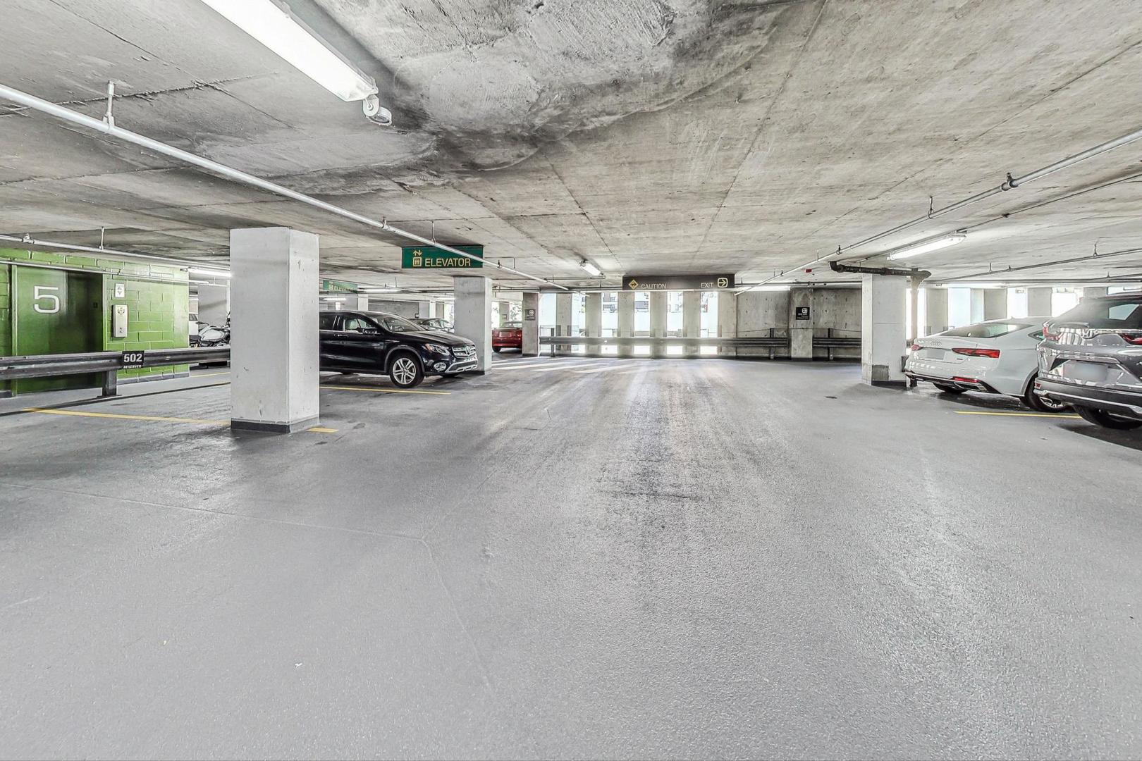 1122 N Clark Street Unit: 3304