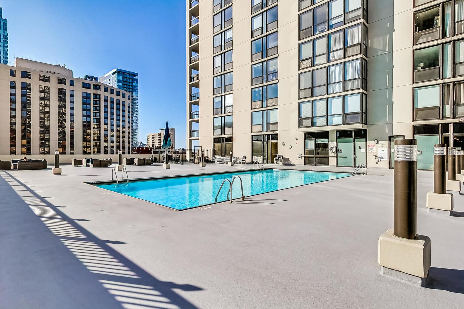 1122 N Clark Street Unit: 3304