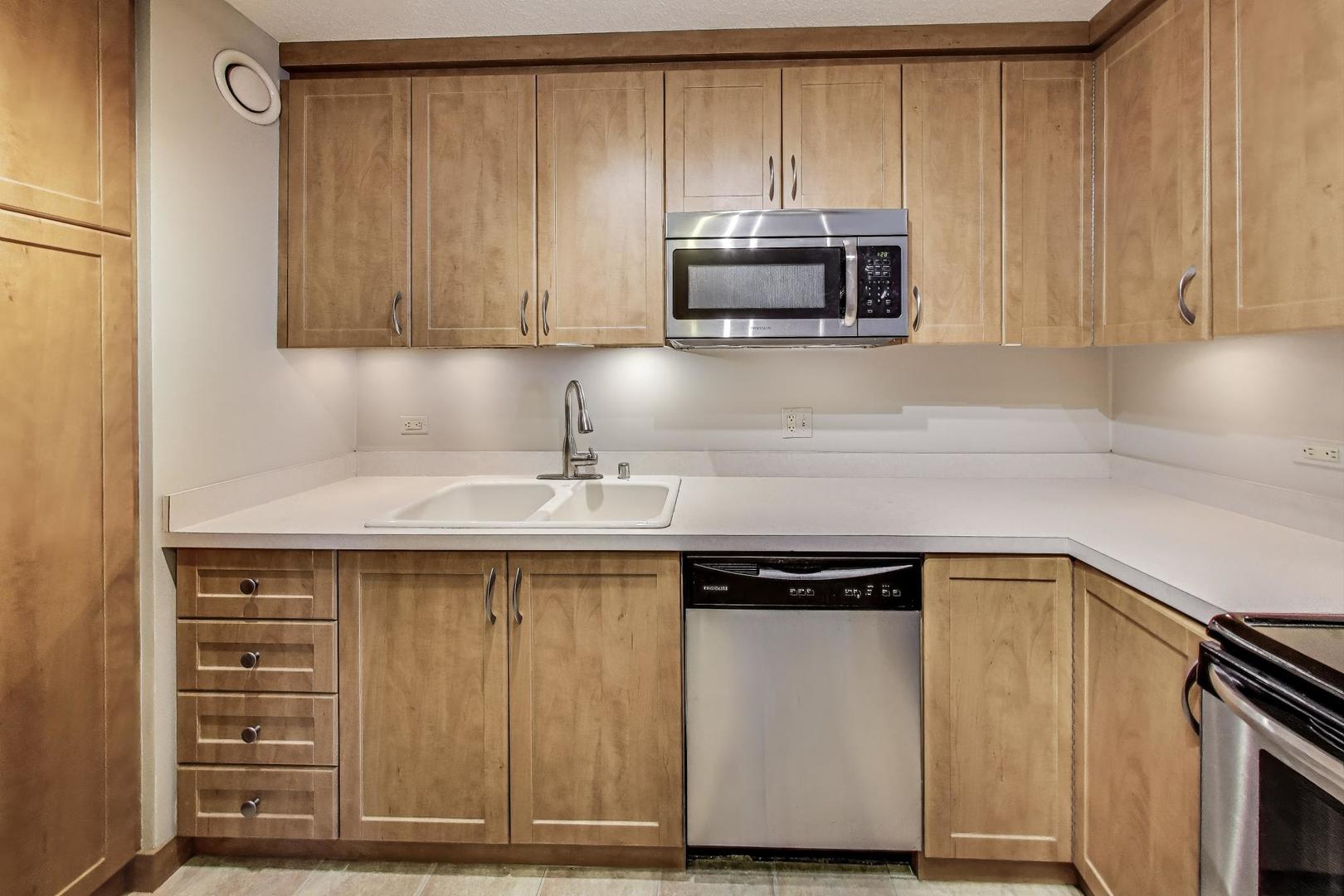 1122 N Clark Street Unit: 3304