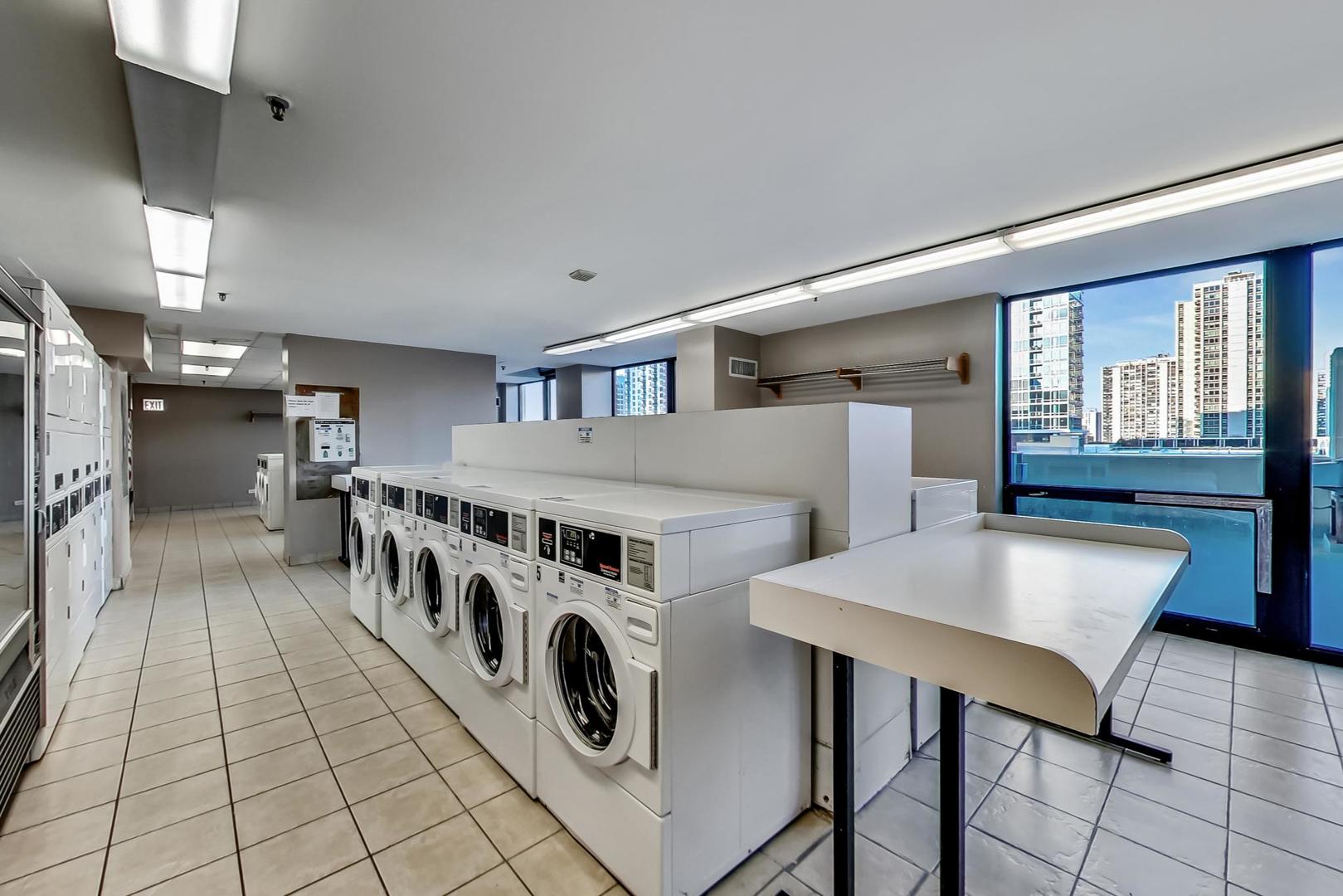 1122 N Clark Street Unit: 3304