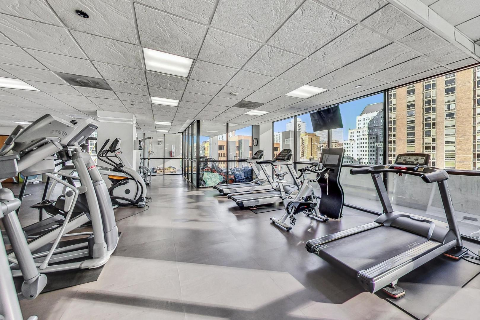 1122 N Clark Street Unit: 3304