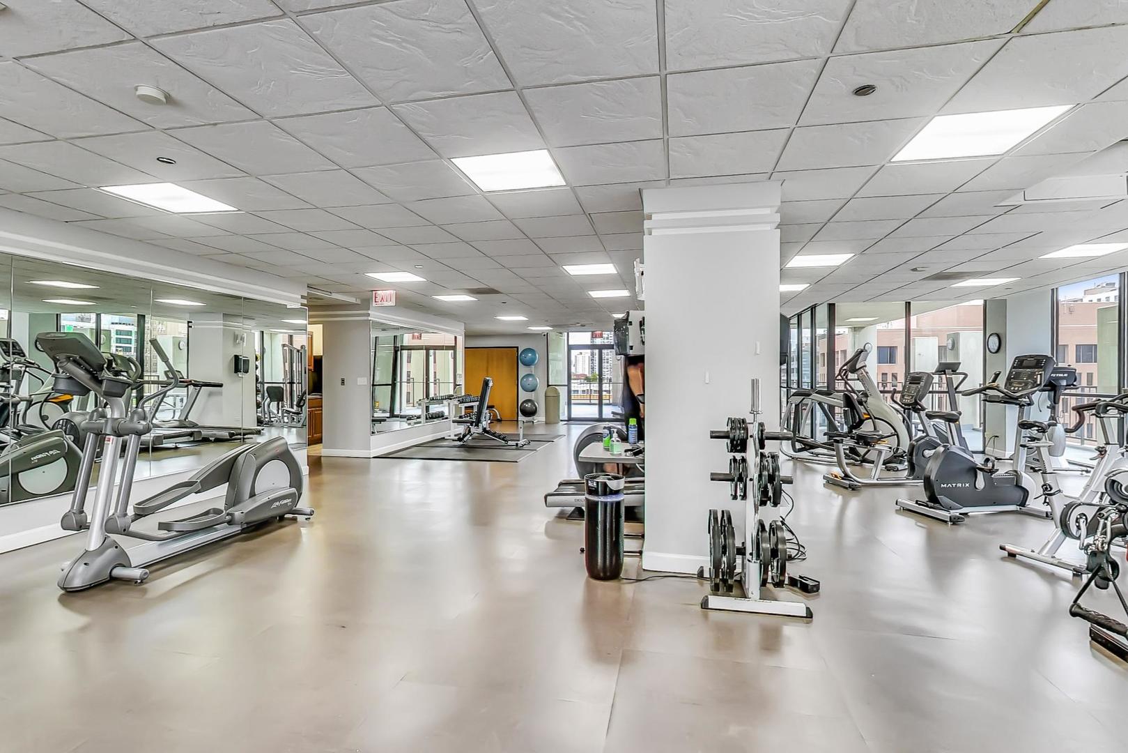 1122 N Clark Street Unit: 3304