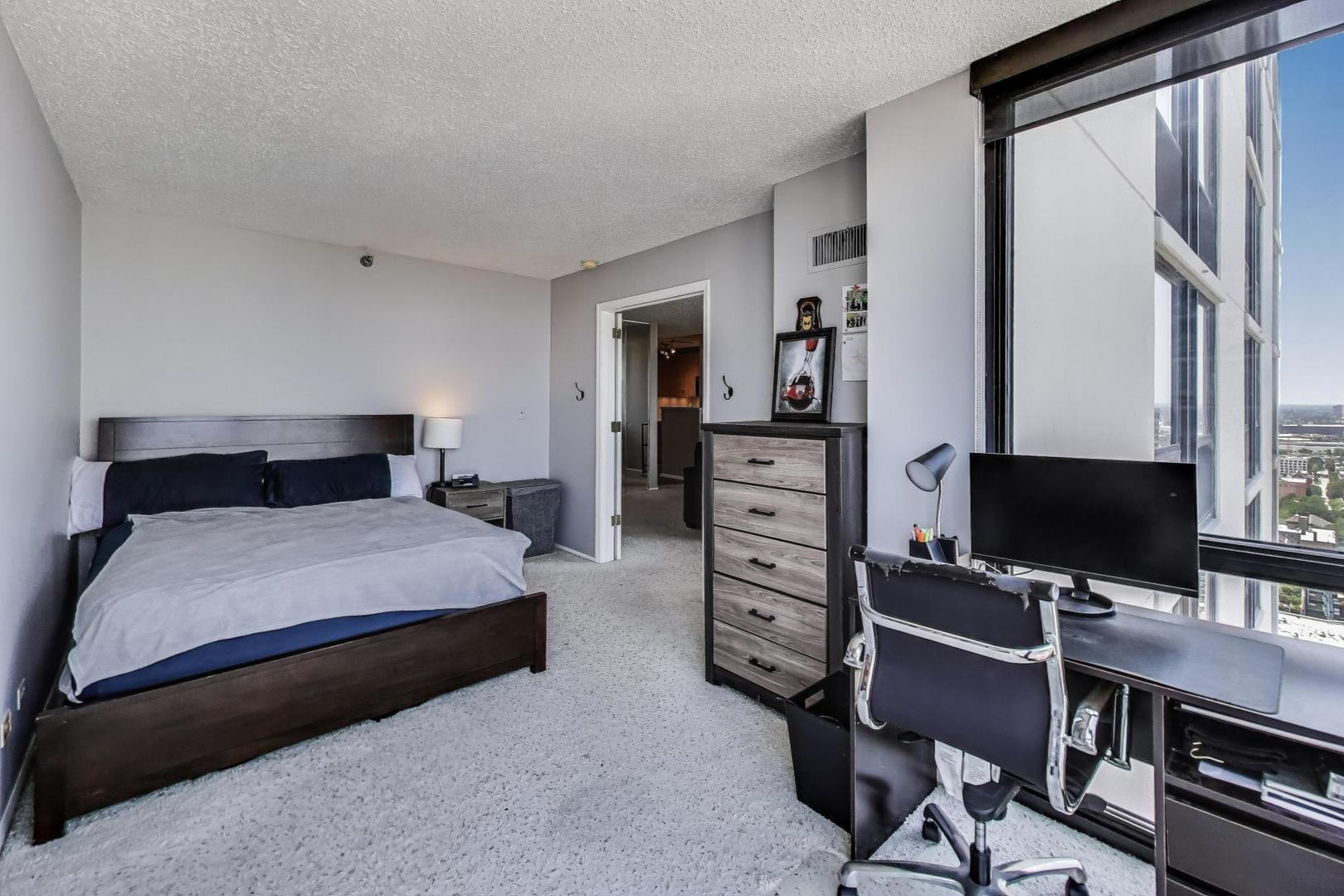 1122 N Clark Street Unit: 3304