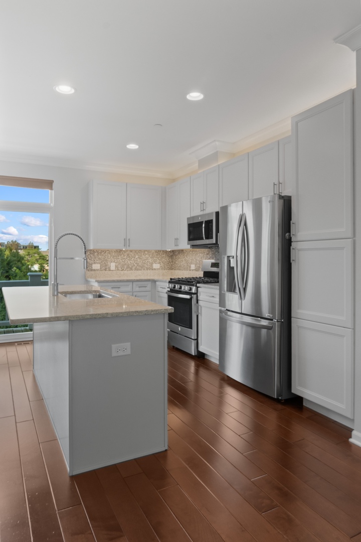 1228 W Elm Street