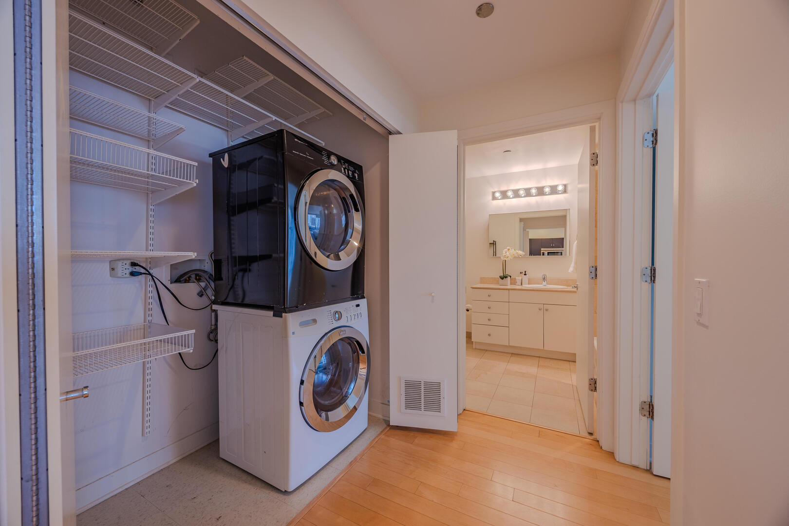 8 E Randolph Street Unit: 2503