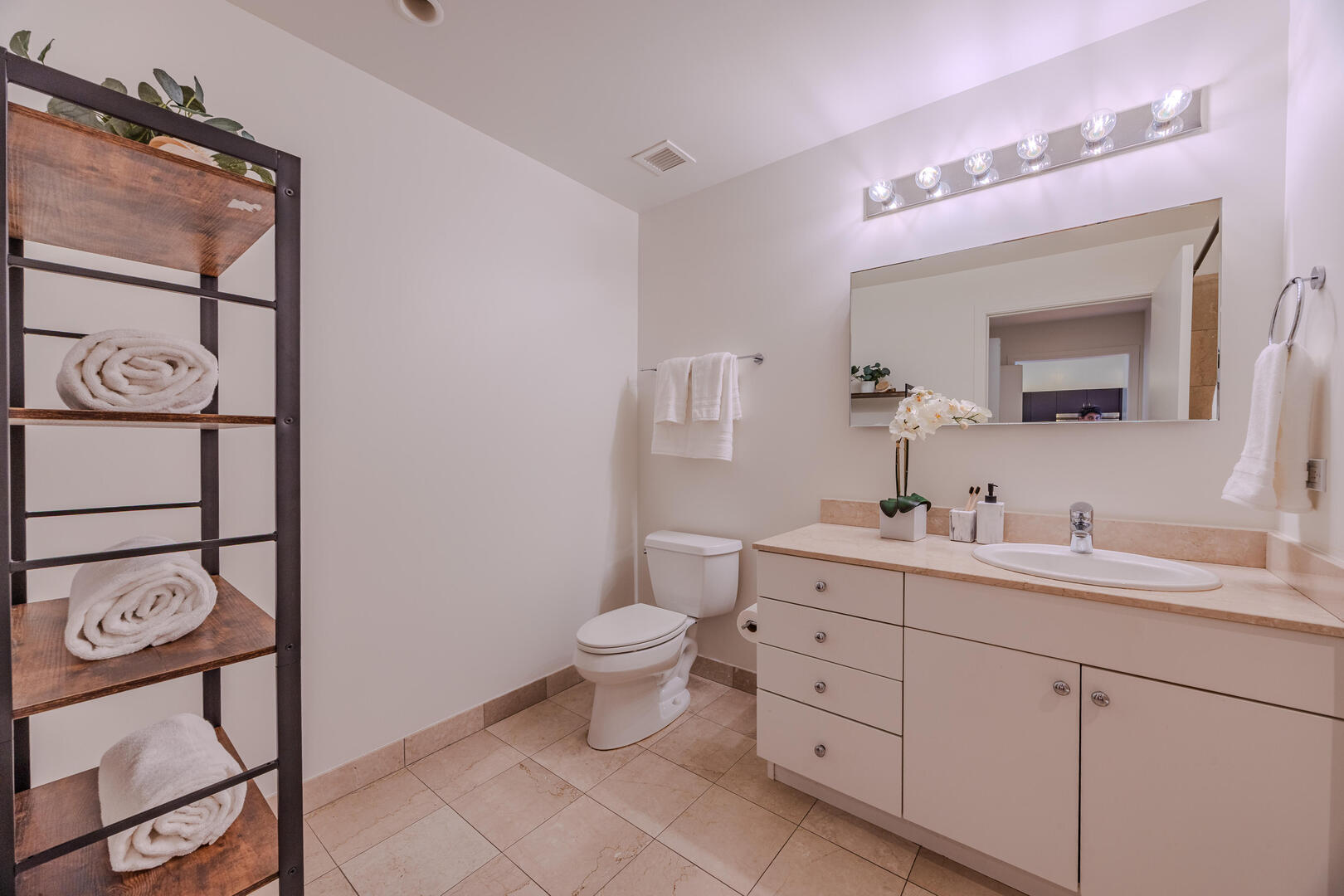 8 E Randolph Street Unit: 2503