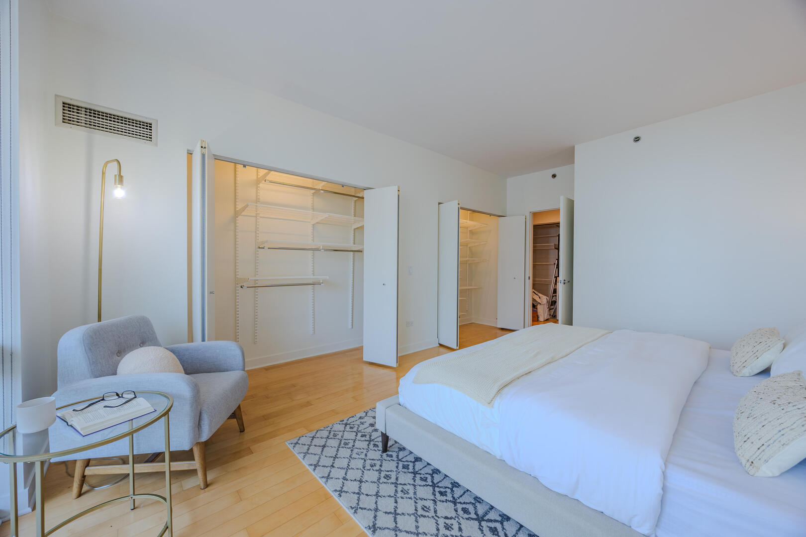 8 E Randolph Street Unit: 2503