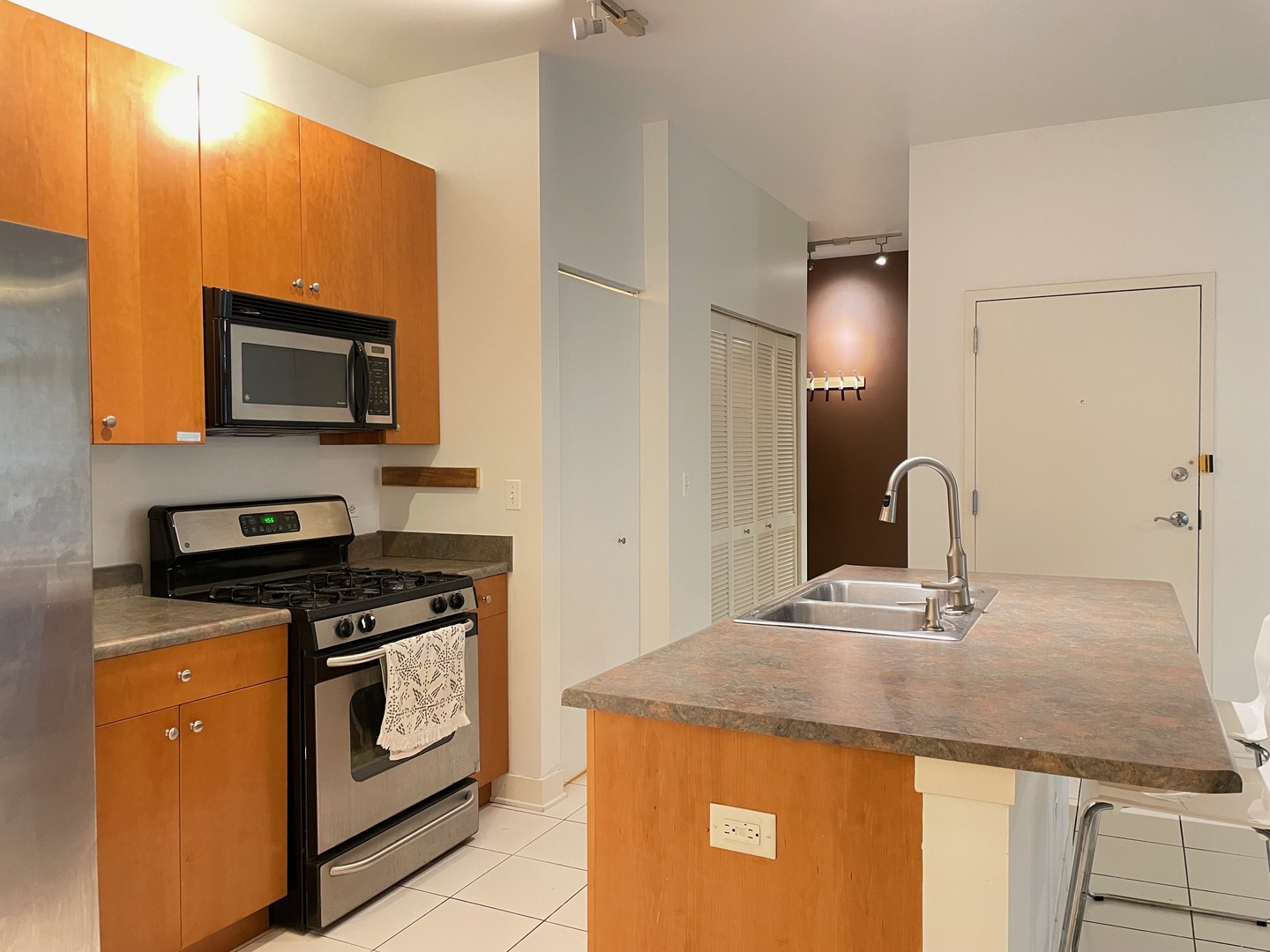 765 W 15TH Street Unit: 210