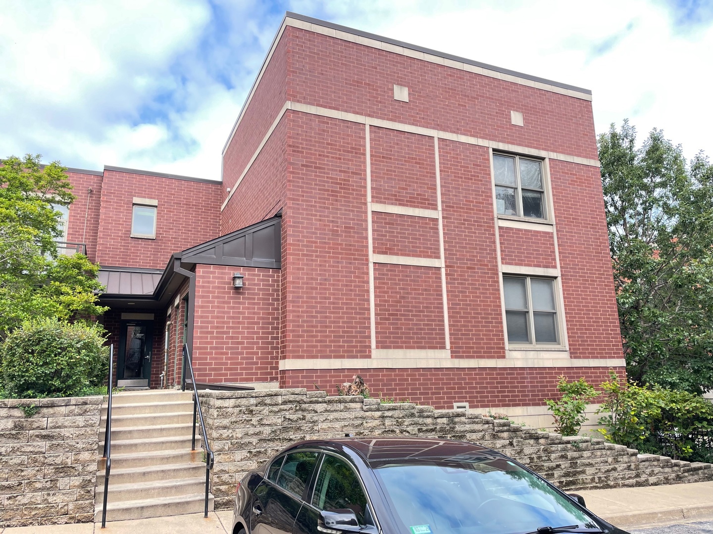 765 W 15TH Street Unit: 210