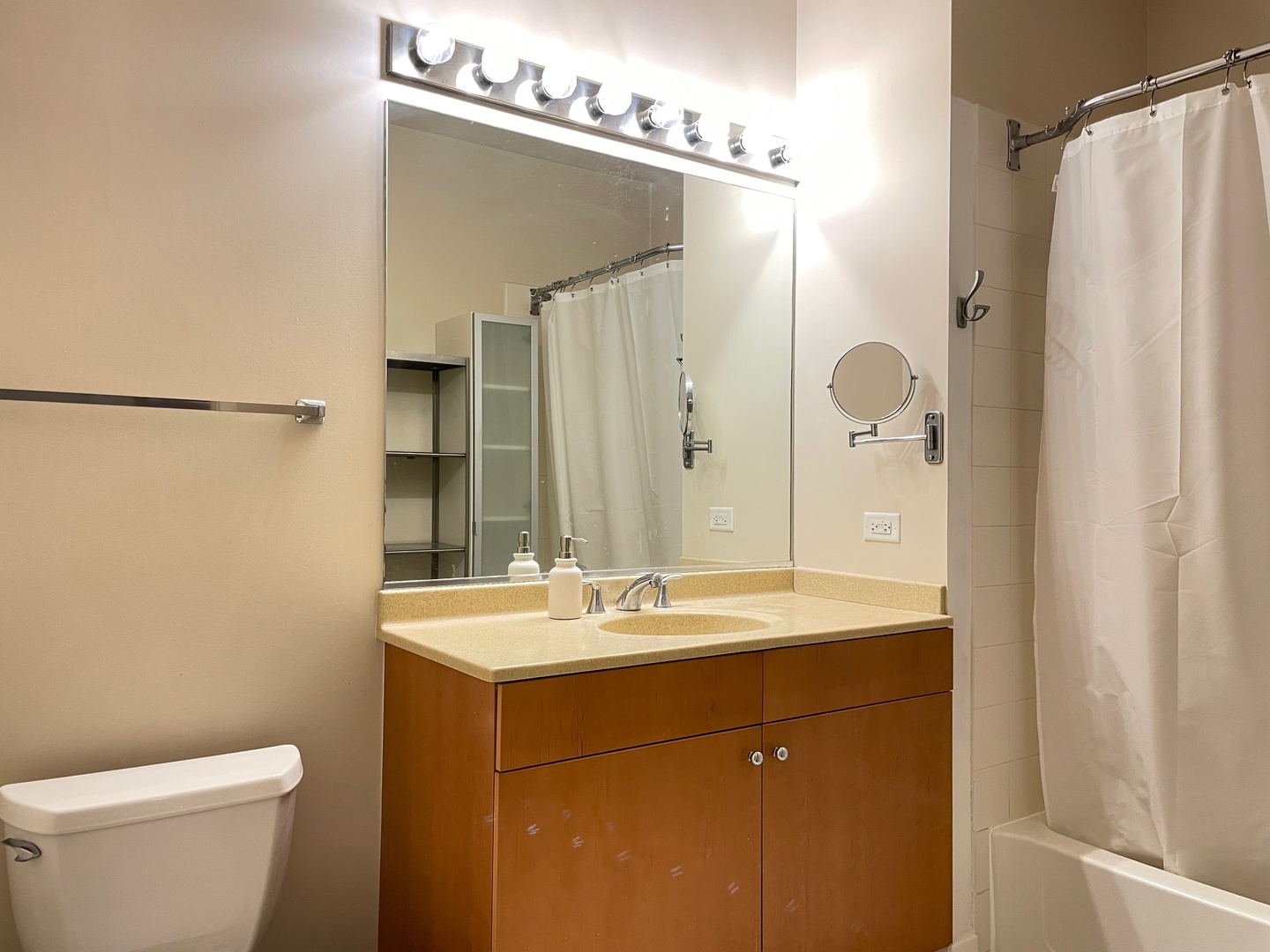 765 W 15TH Street Unit: 210