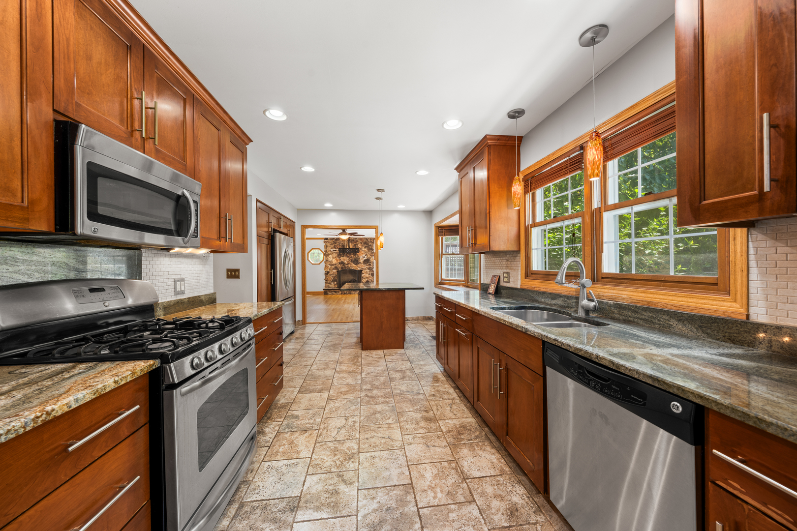 104 S Knollwood Drive