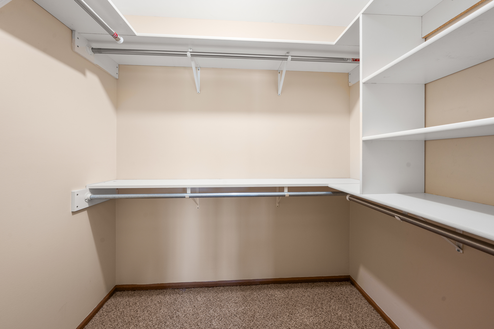 104 S Knollwood Drive