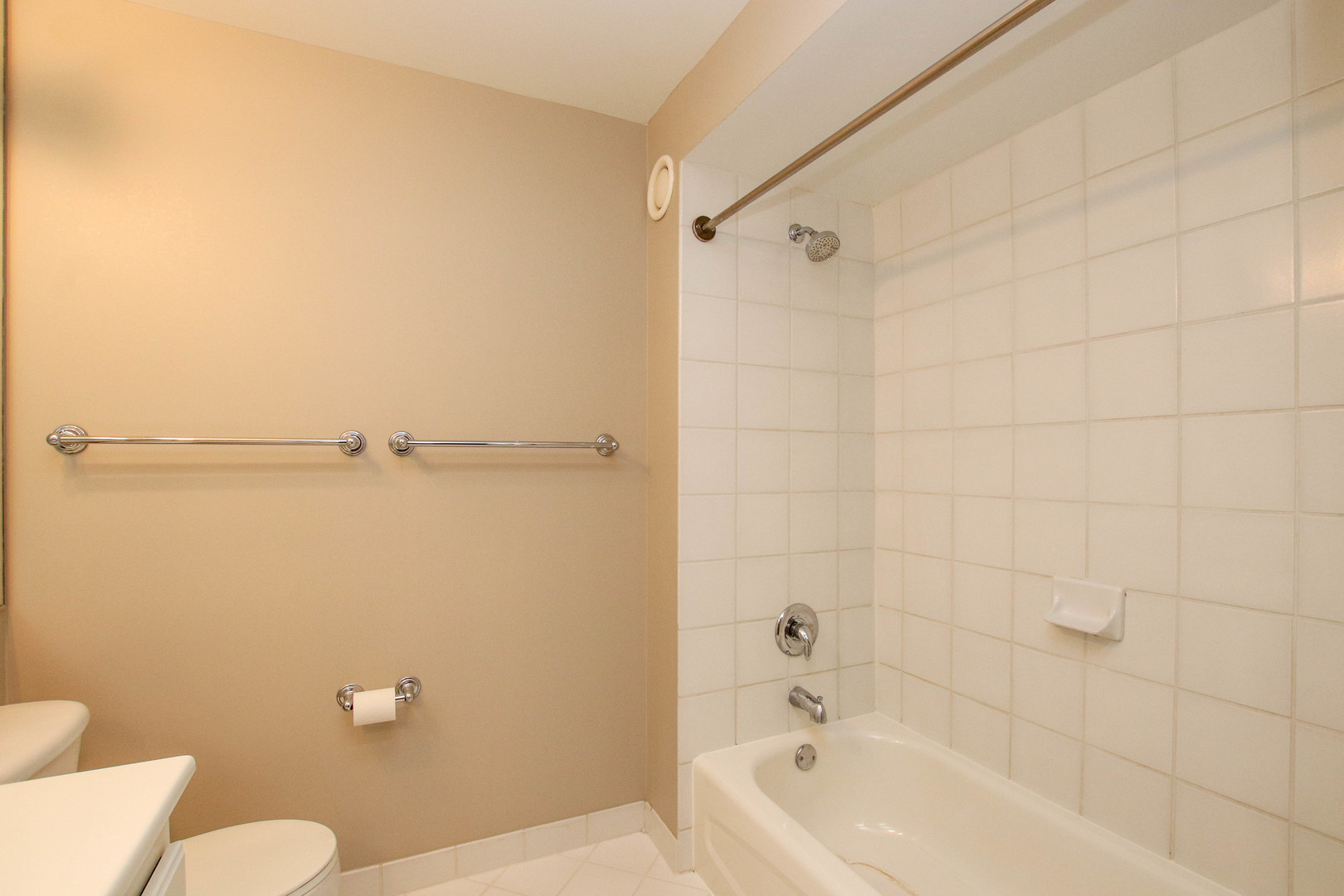 345 N LaSalle Drive Unit: 2009