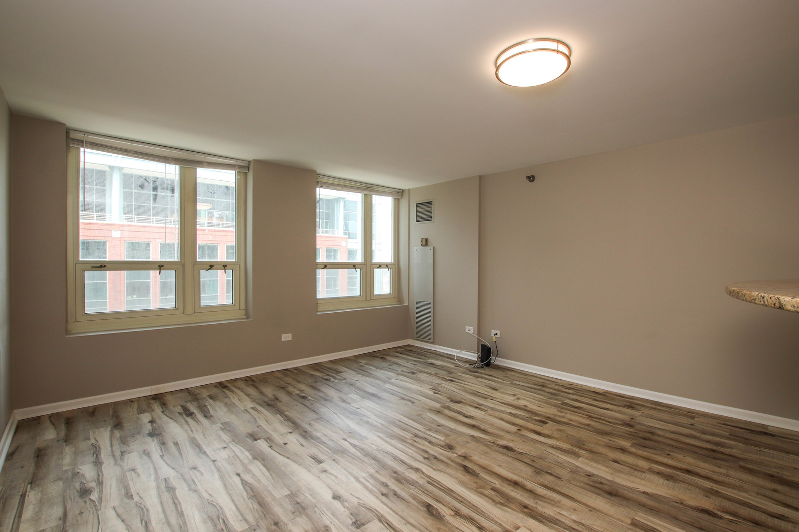 345 N LaSalle Drive Unit: 2009