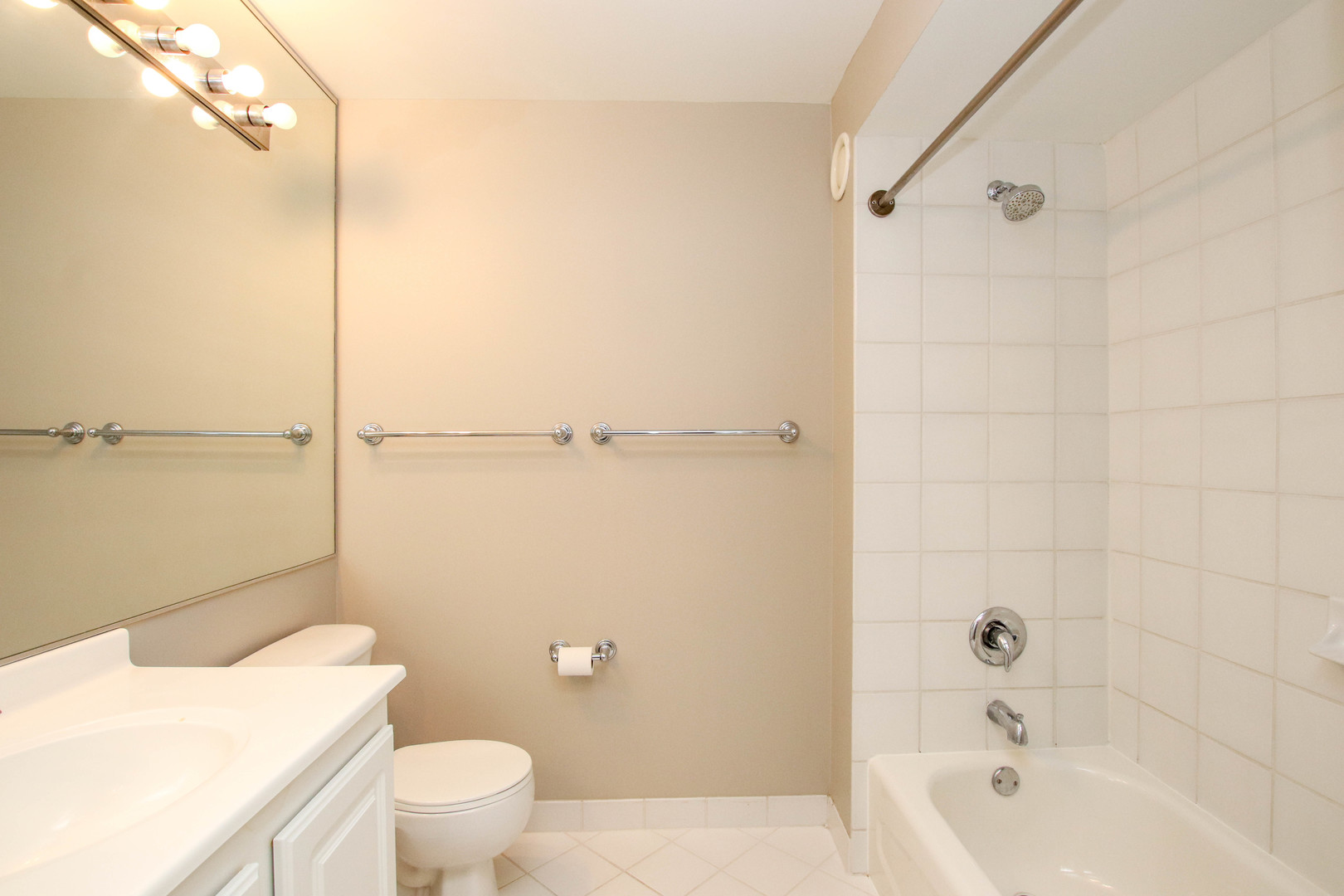 345 N LaSalle Drive Unit: 2009