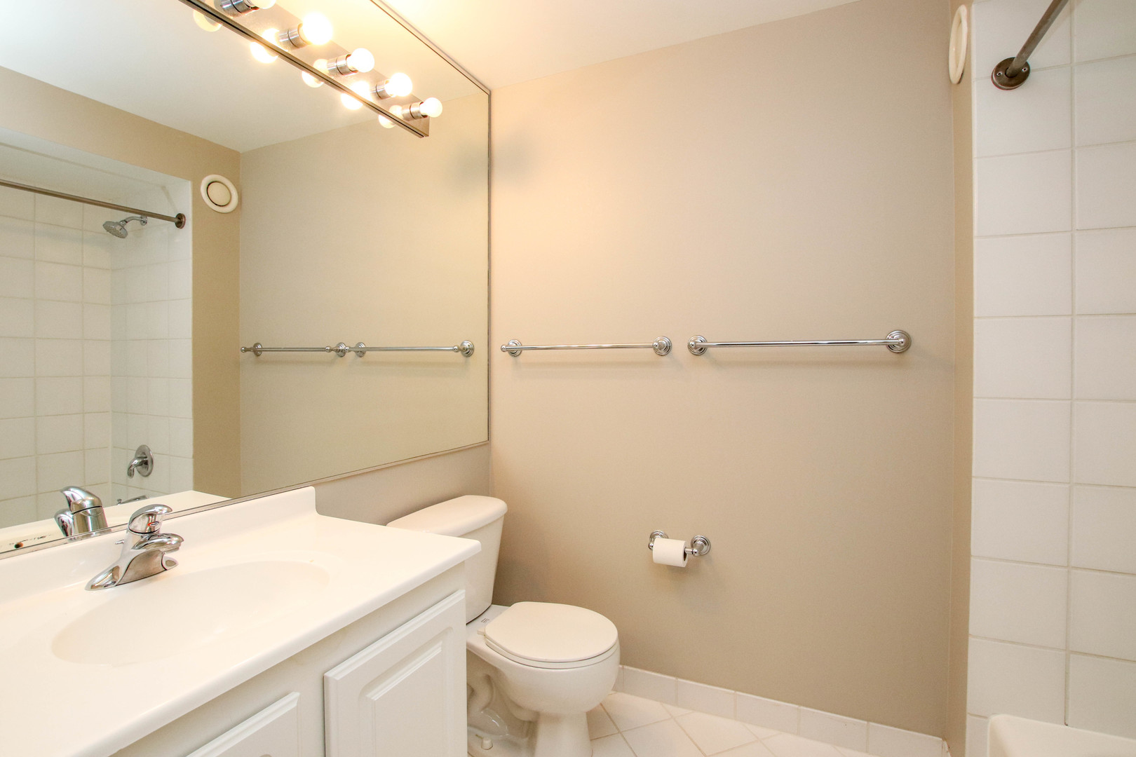 345 N LaSalle Drive Unit: 2009