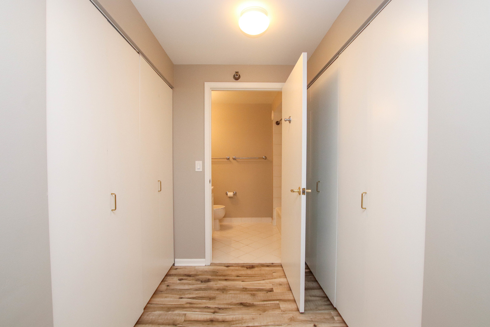 345 N LaSalle Drive Unit: 2009