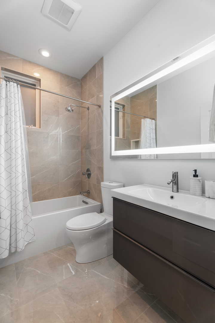 1550 N Hoyne Avenue Unit: 1A