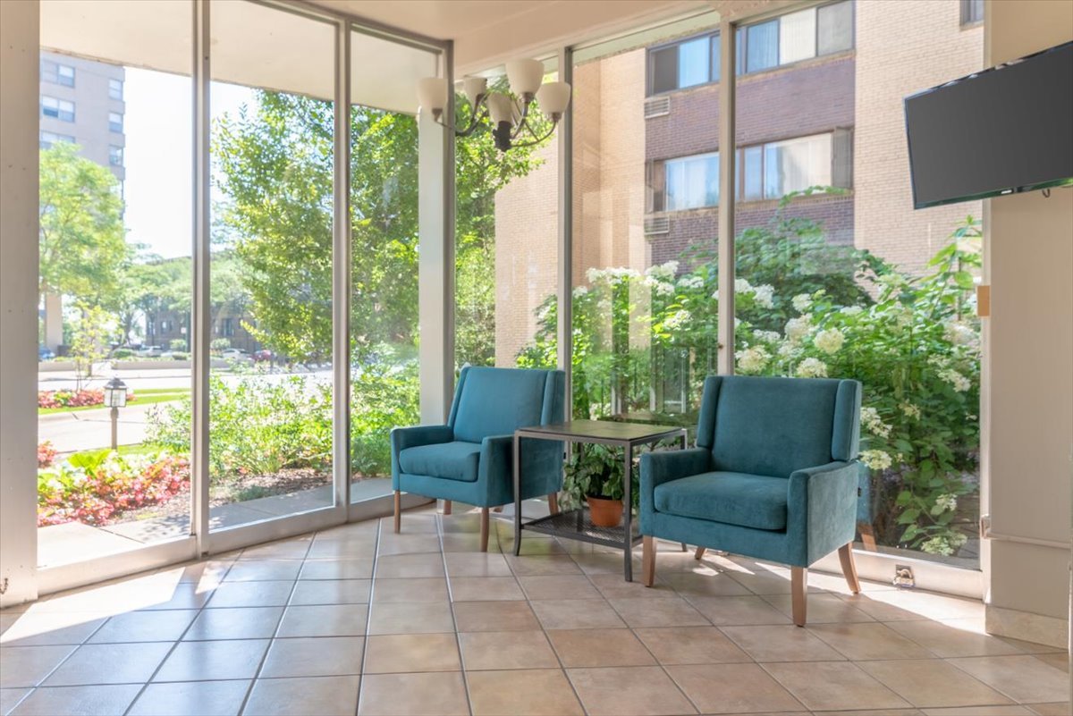 6300 N Sheridan Road Unit: 710