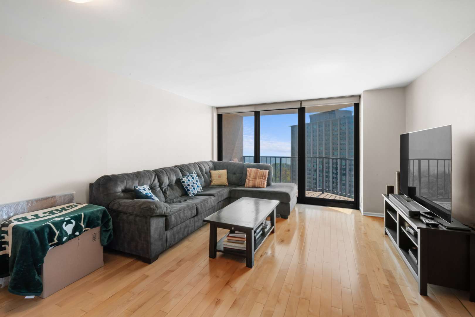 3660 N Lake Shore Drive Unit: 2305