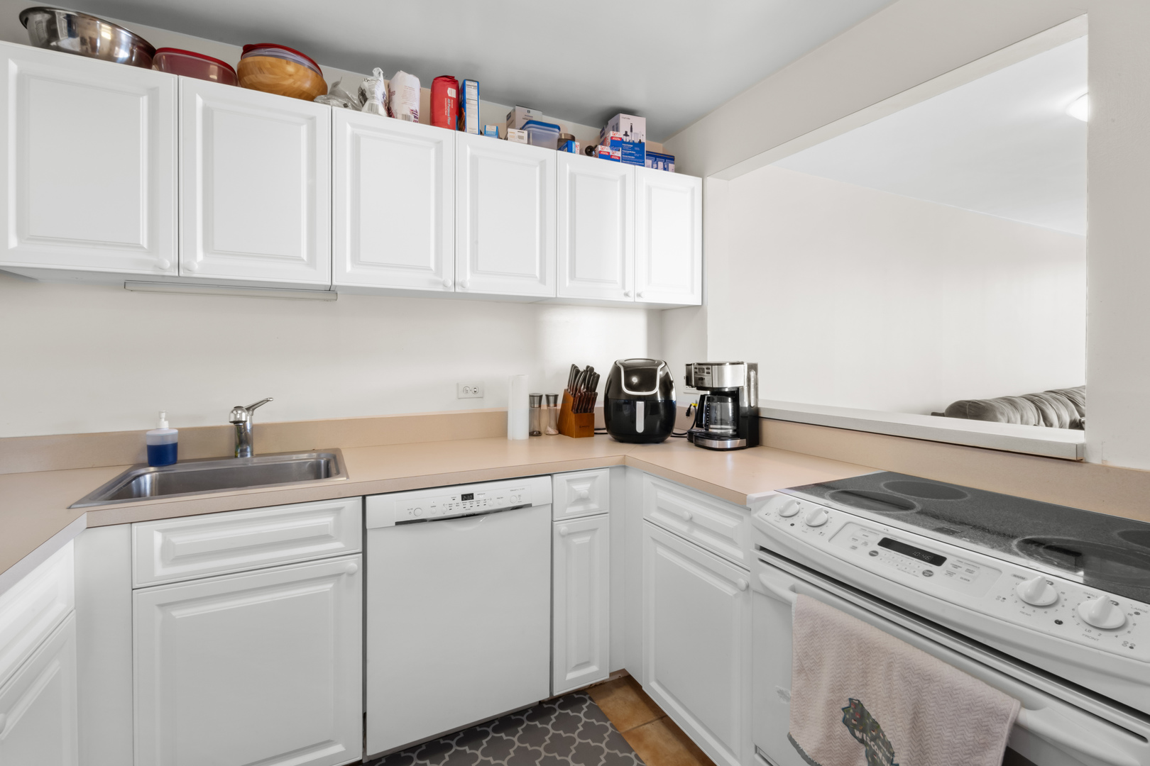 3660 N Lake Shore Drive Unit: 2305