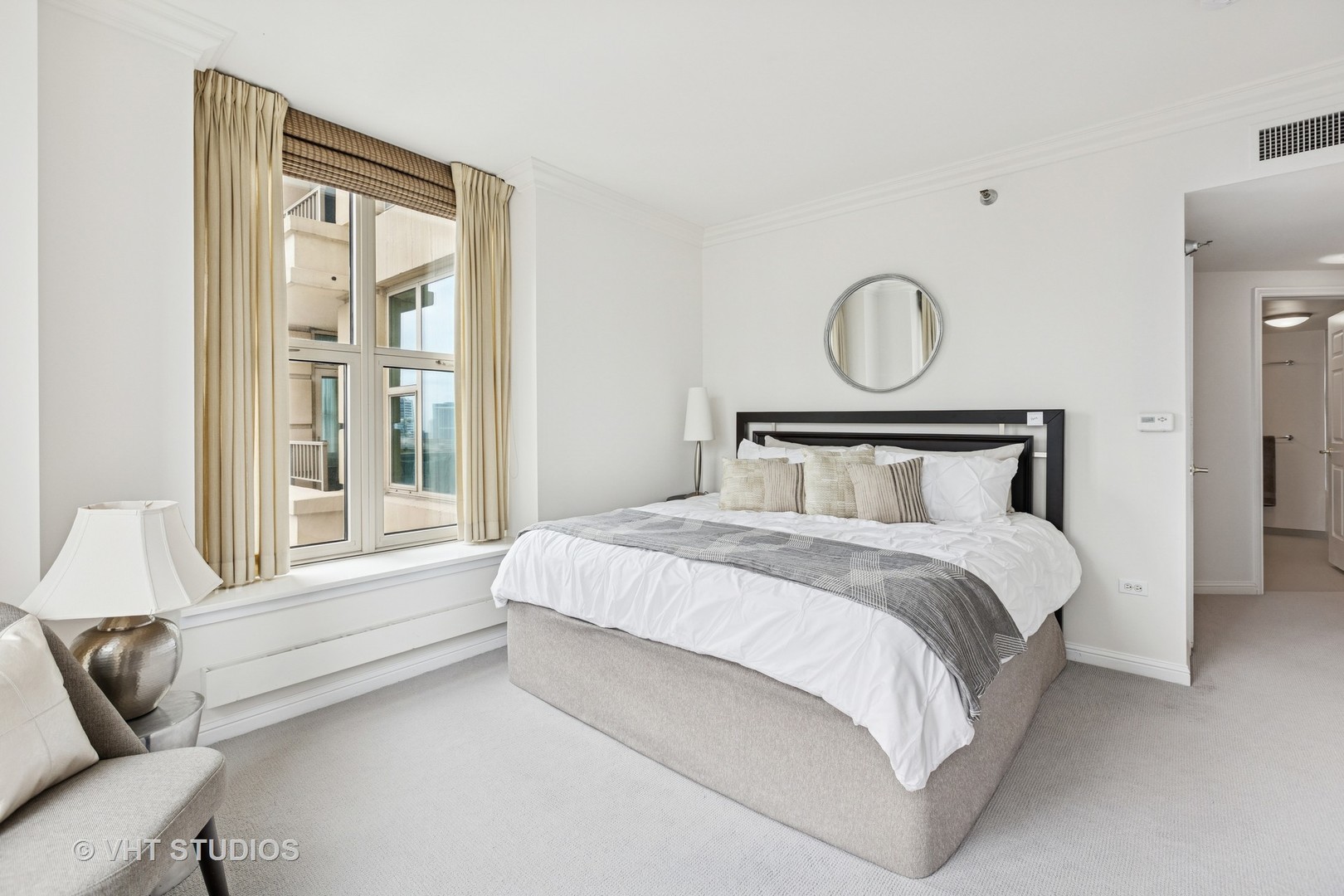 25 E SUPERIOR Street Unit: 3004