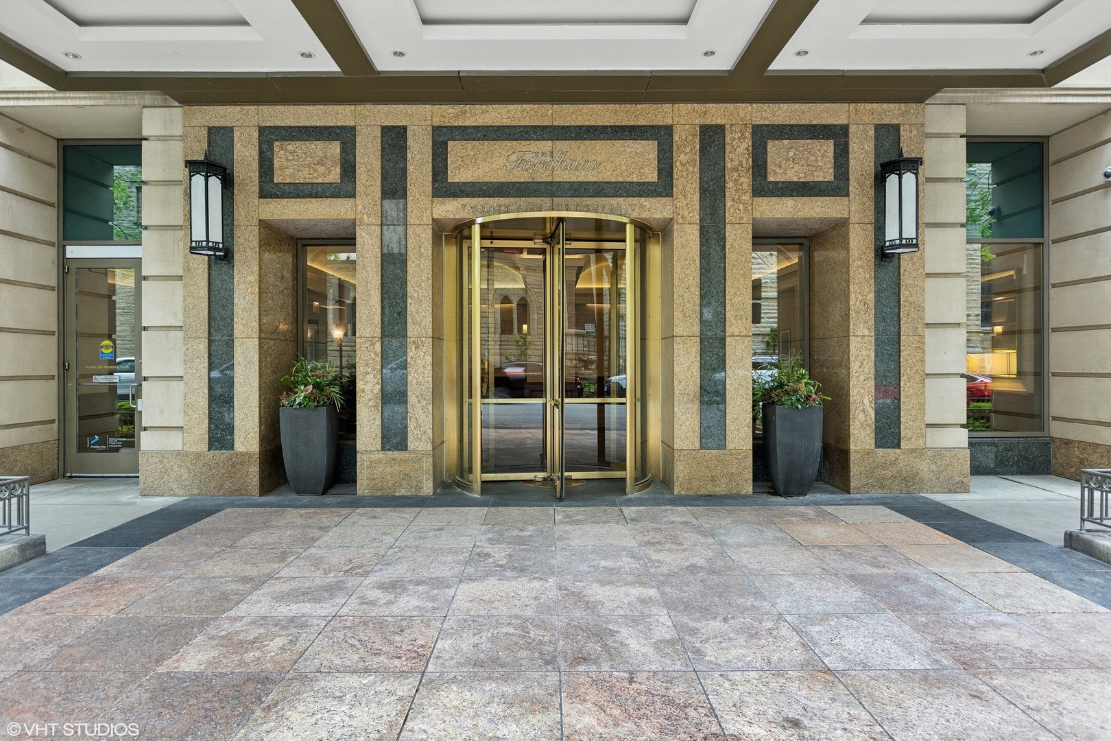 25 E SUPERIOR Street Unit: 3004