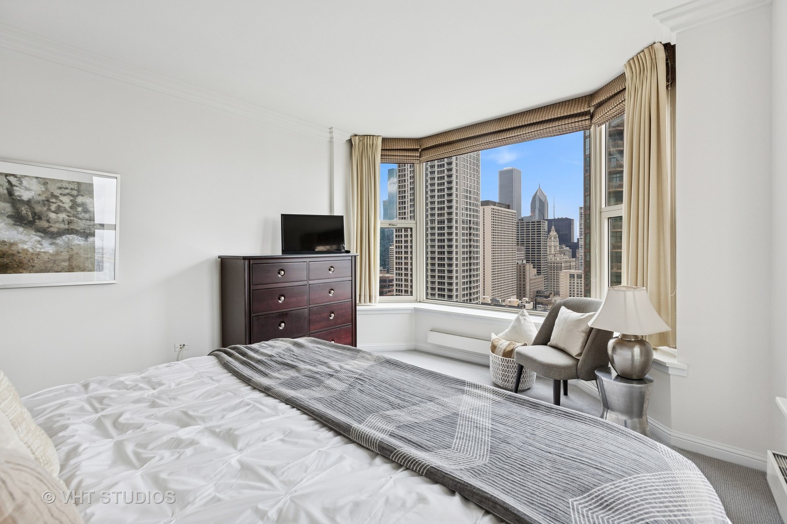 25 E SUPERIOR Street Unit: 3004
