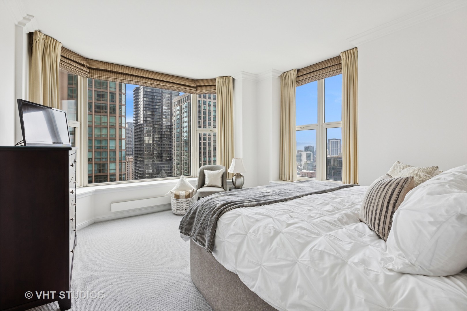 25 E SUPERIOR Street Unit: 3004