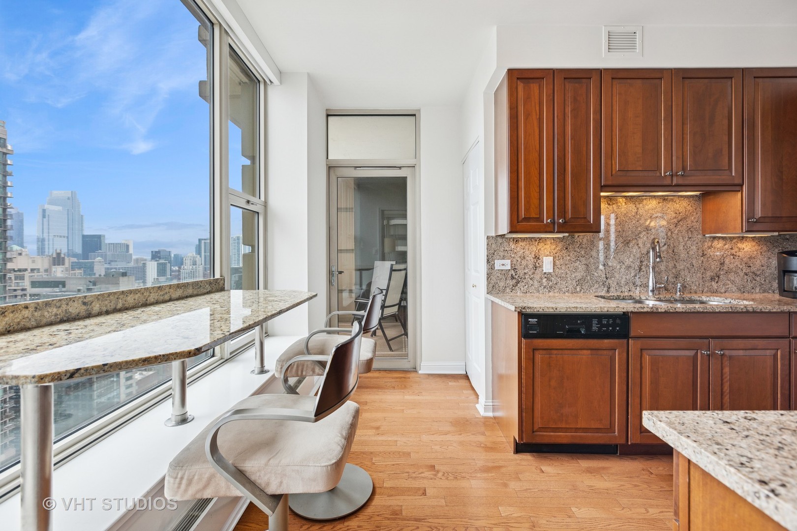 25 E SUPERIOR Street Unit: 3004