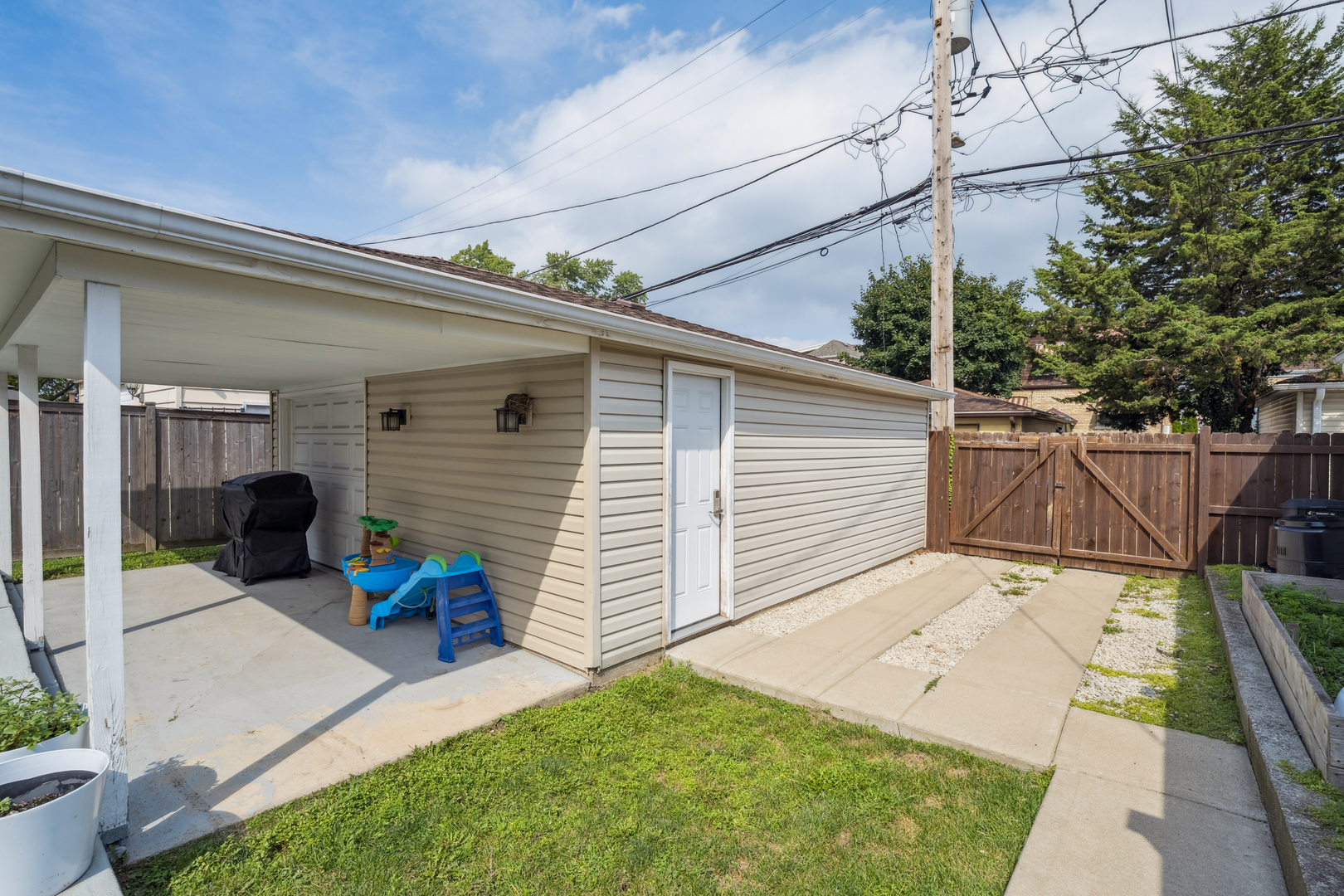 3247 N Rutherford Avenue