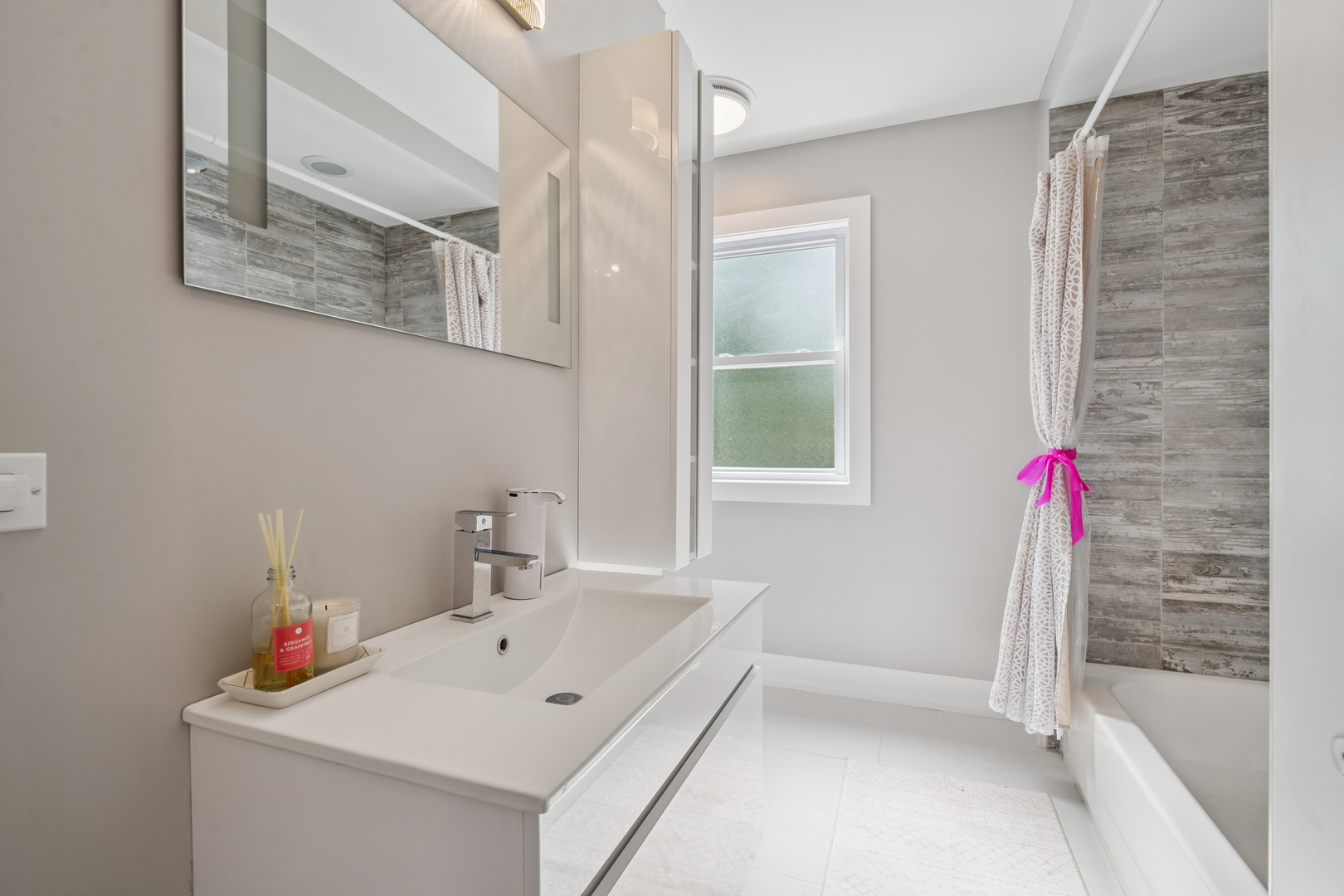 3247 N Rutherford Avenue