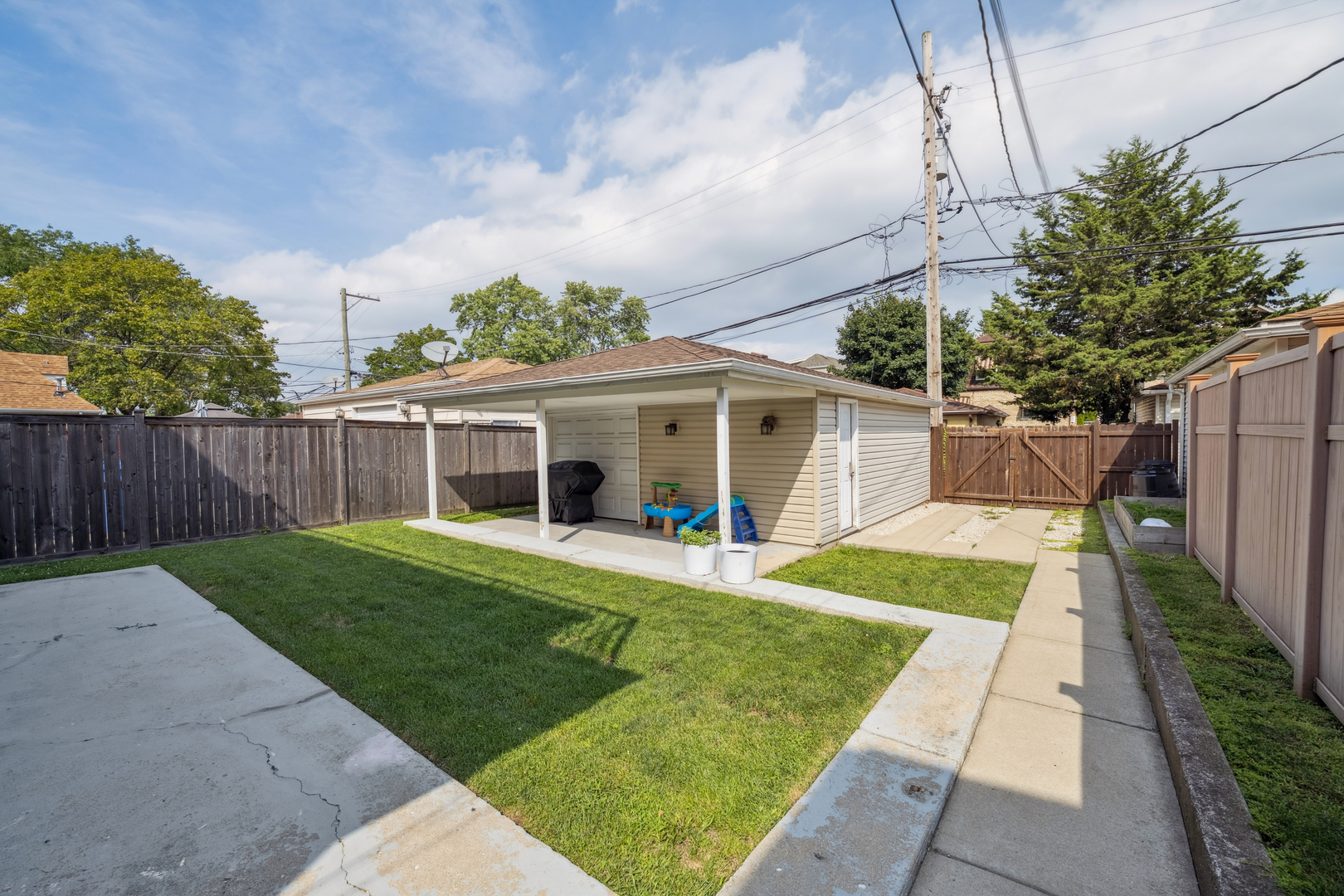 3247 N Rutherford Avenue