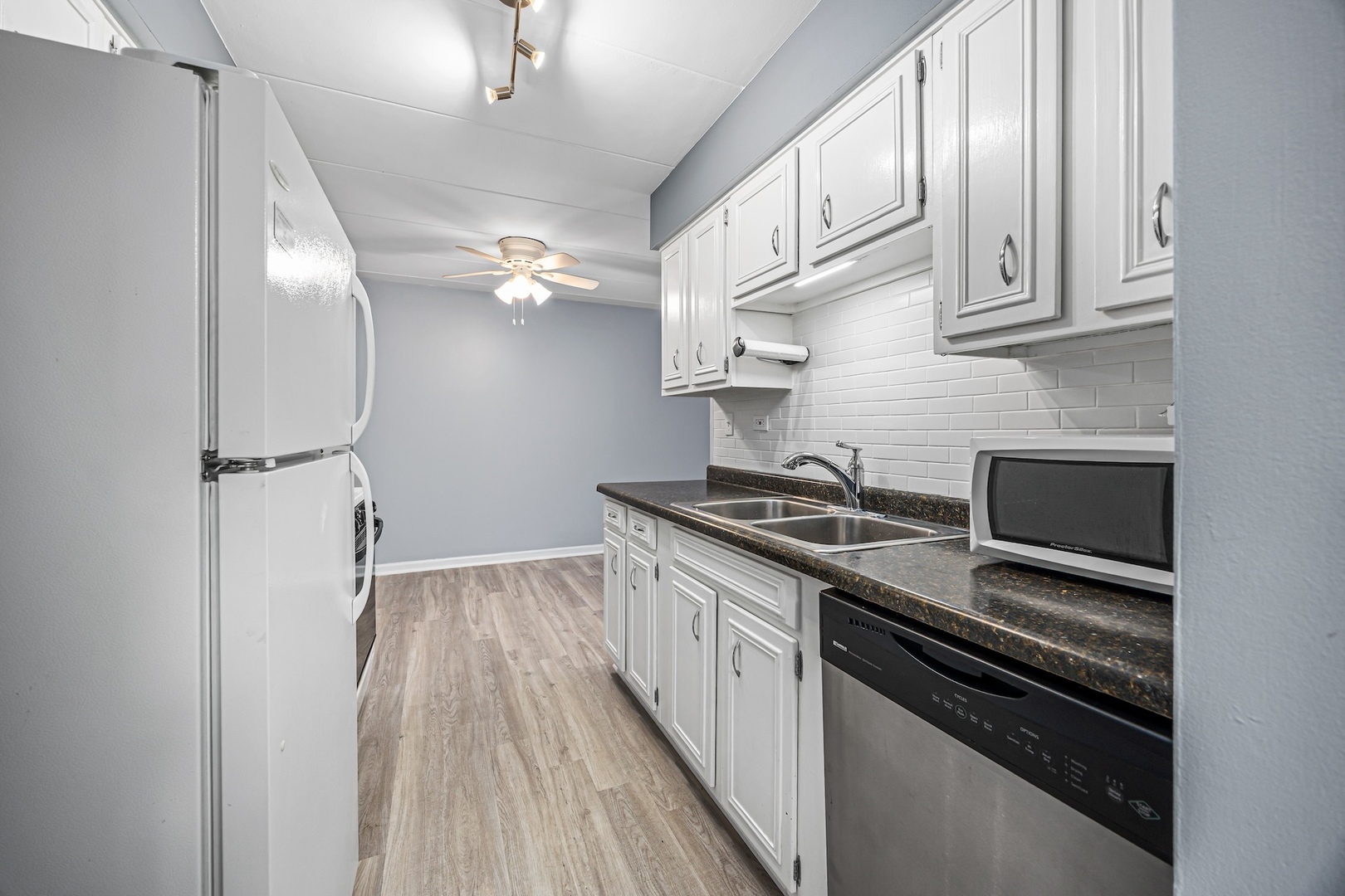 220 S ROSELLE Road Unit: 103