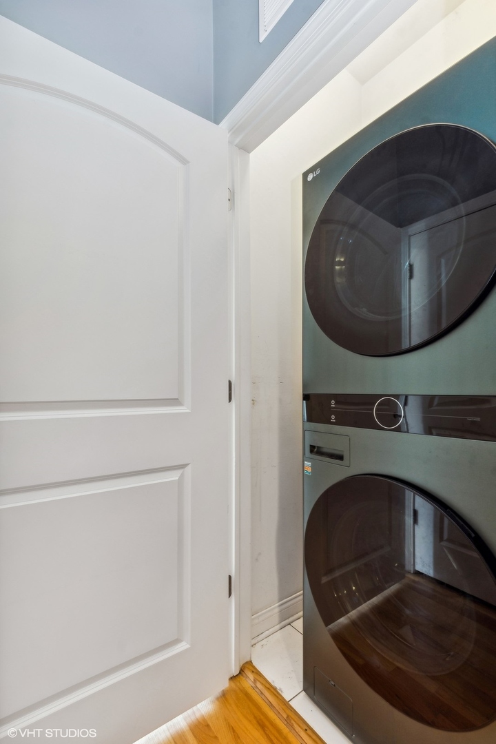 4717 N CLARK Street Unit: 2S