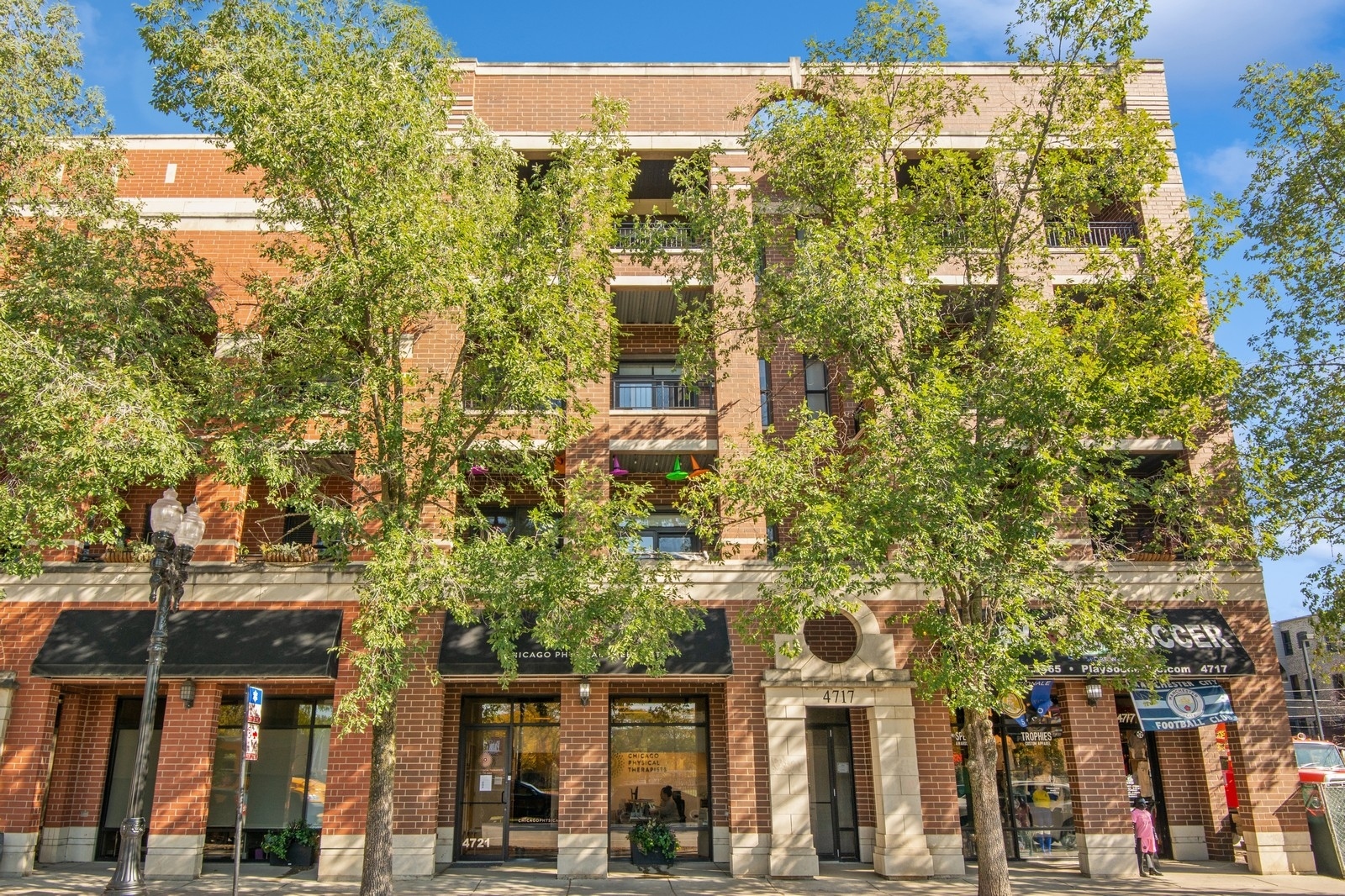 4717 N CLARK Street Unit: 2S