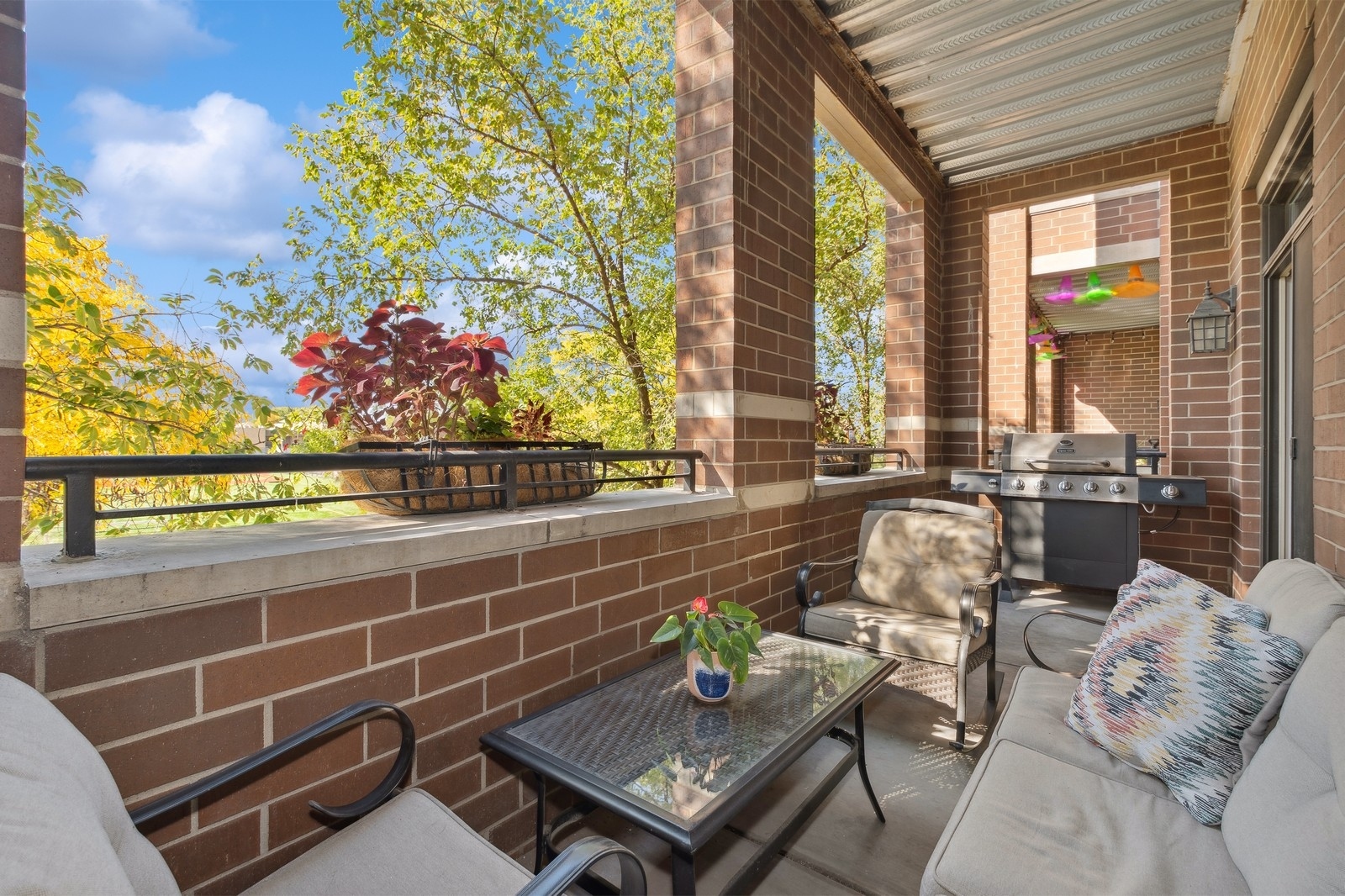 4717 N CLARK Street Unit: 2S