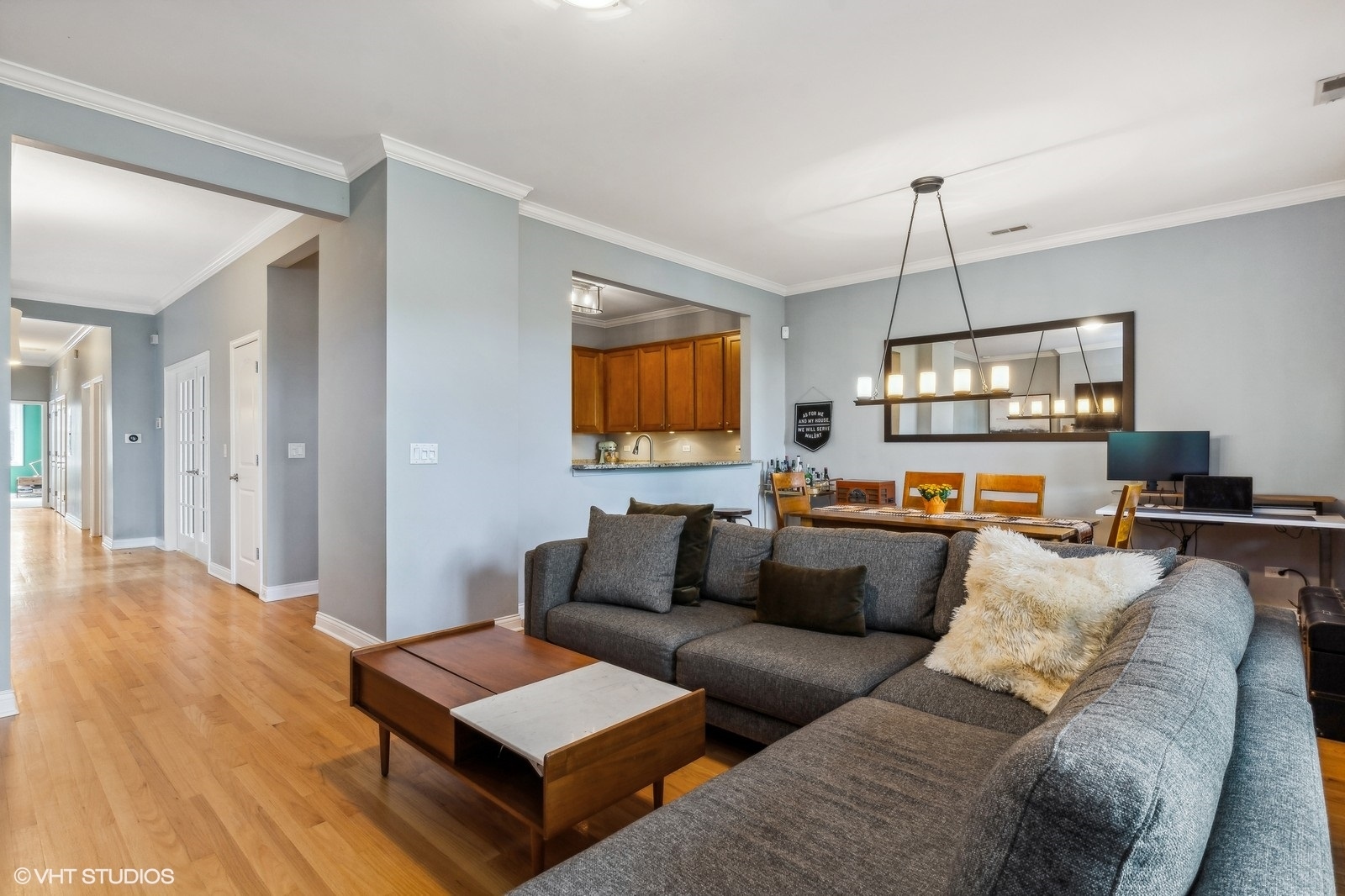 4717 N CLARK Street Unit: 2S