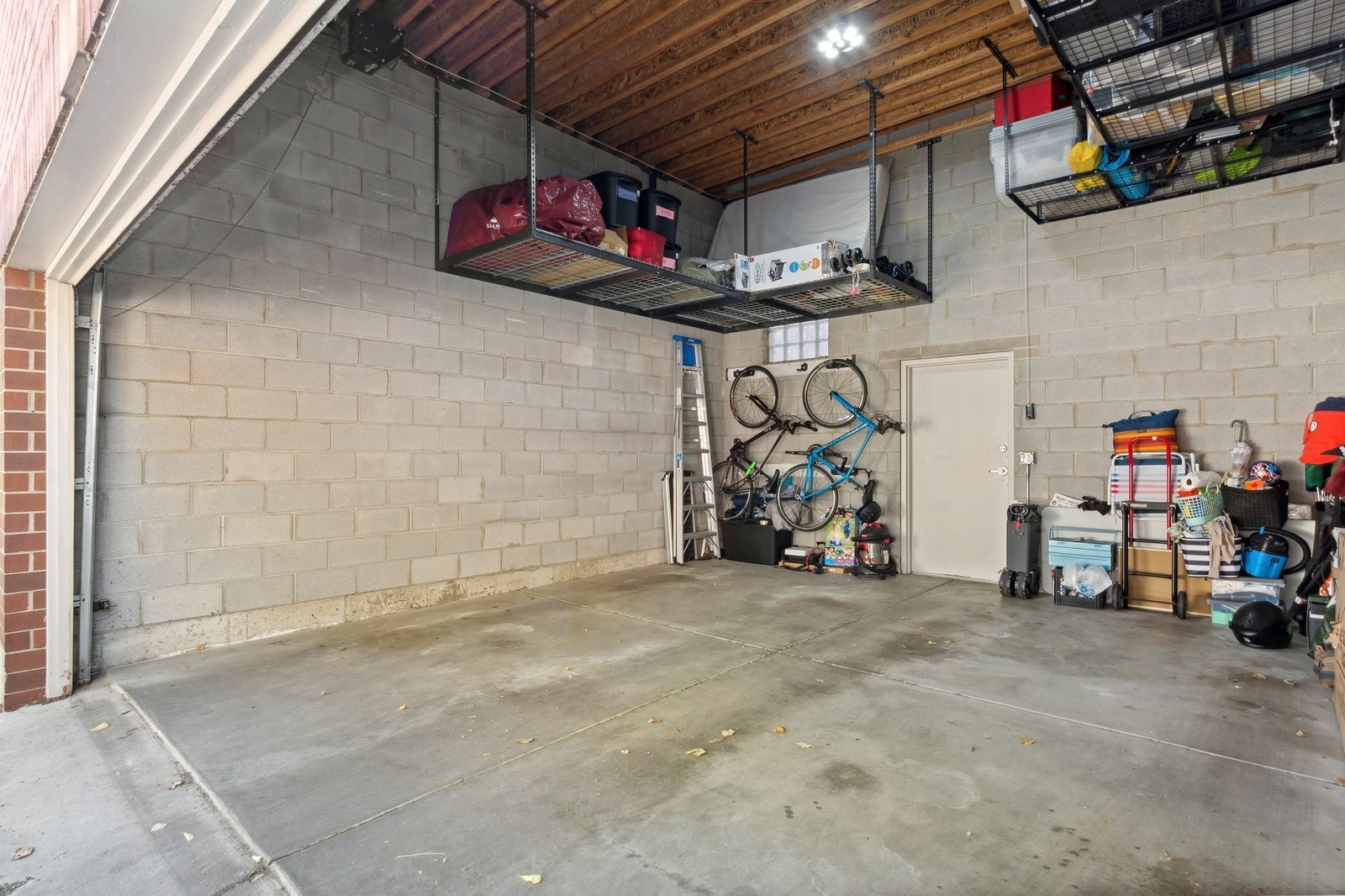 4717 N CLARK Street Unit: 2S