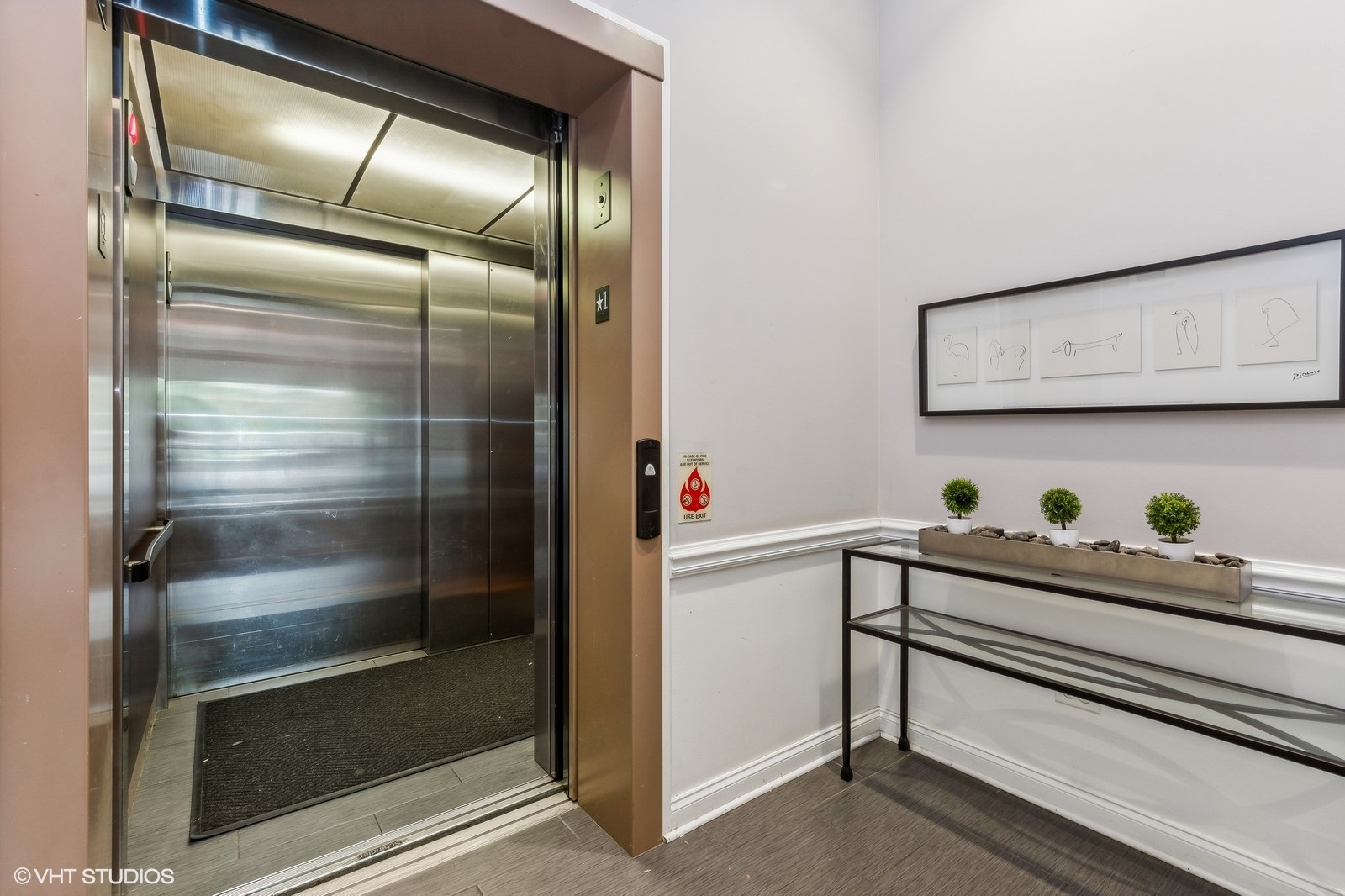 4717 N CLARK Street Unit: 2S