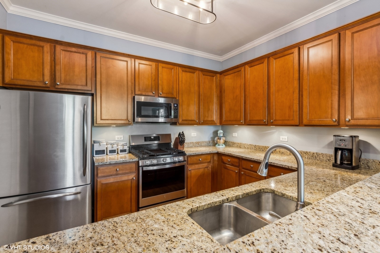 4717 N CLARK Street Unit: 2S