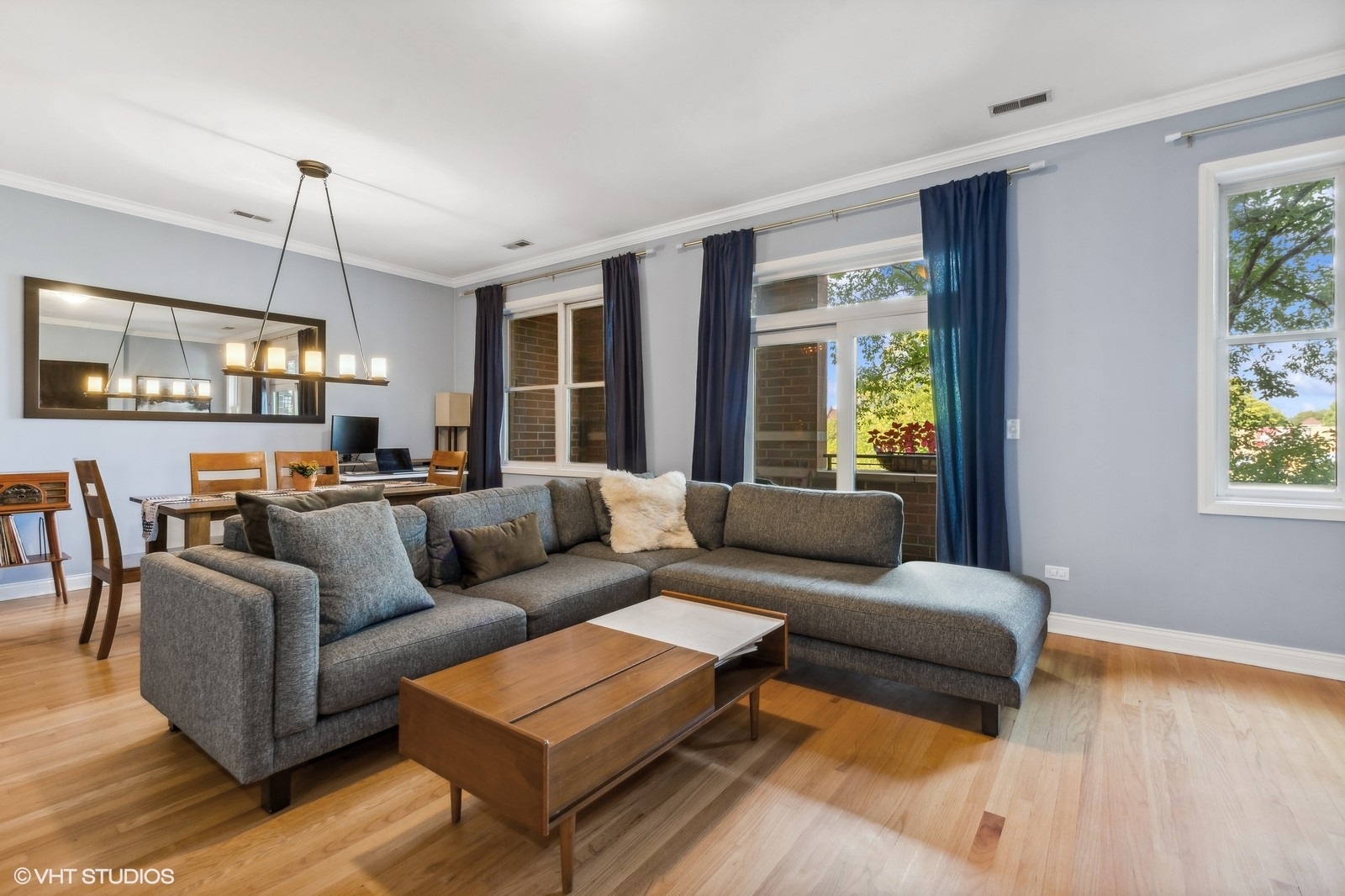 4717 N CLARK Street Unit: 2S