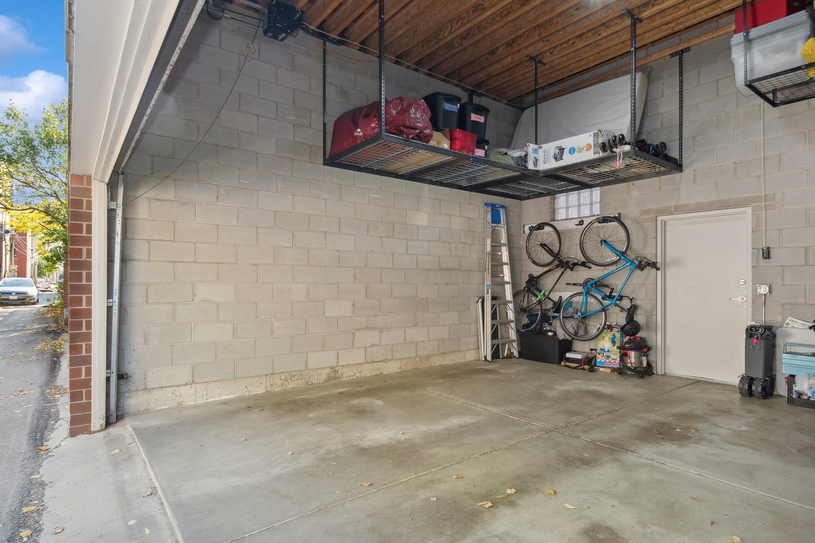 4717 N CLARK Street Unit: 2S