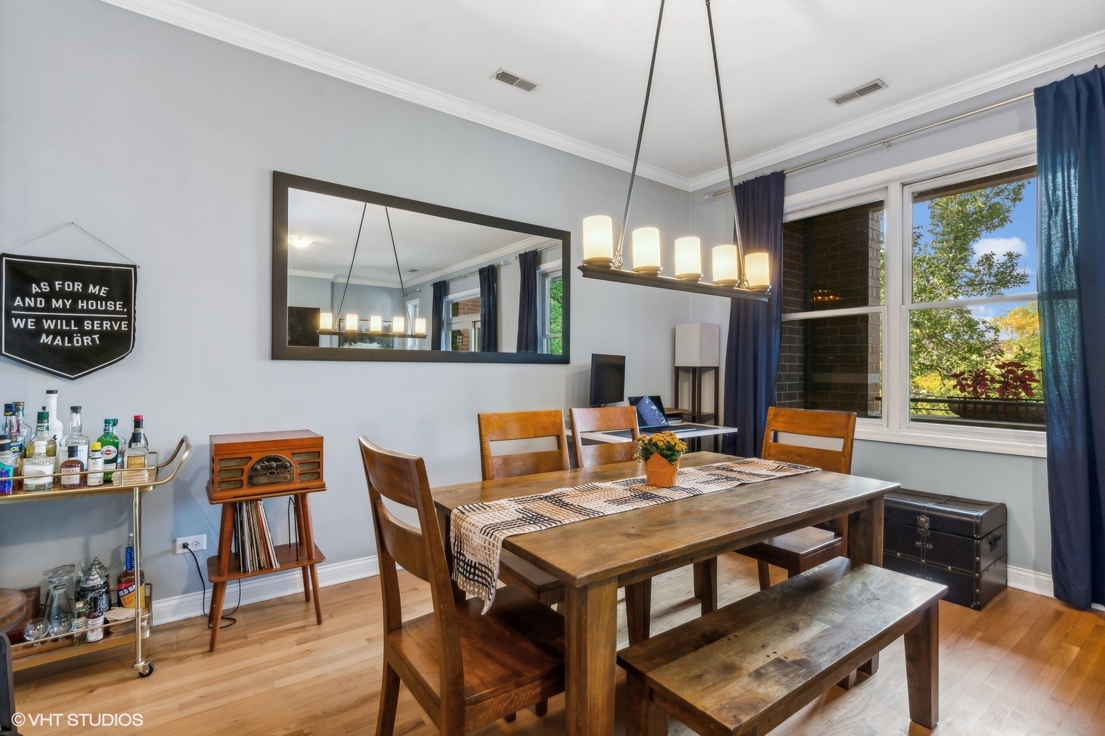 4717 N CLARK Street Unit: 2S