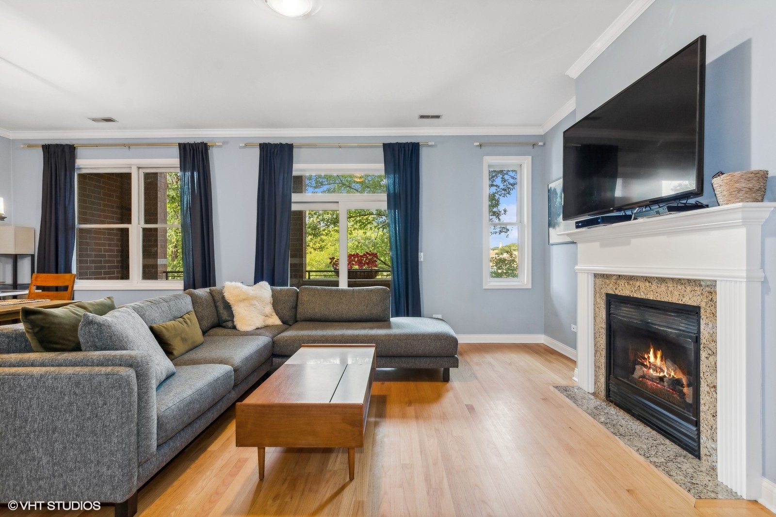 4717 N CLARK Street Unit: 2S