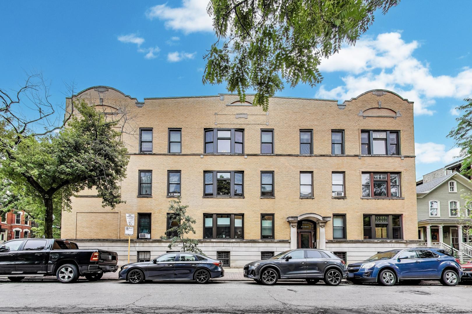 2351 N Geneva Terrace Unit: 3