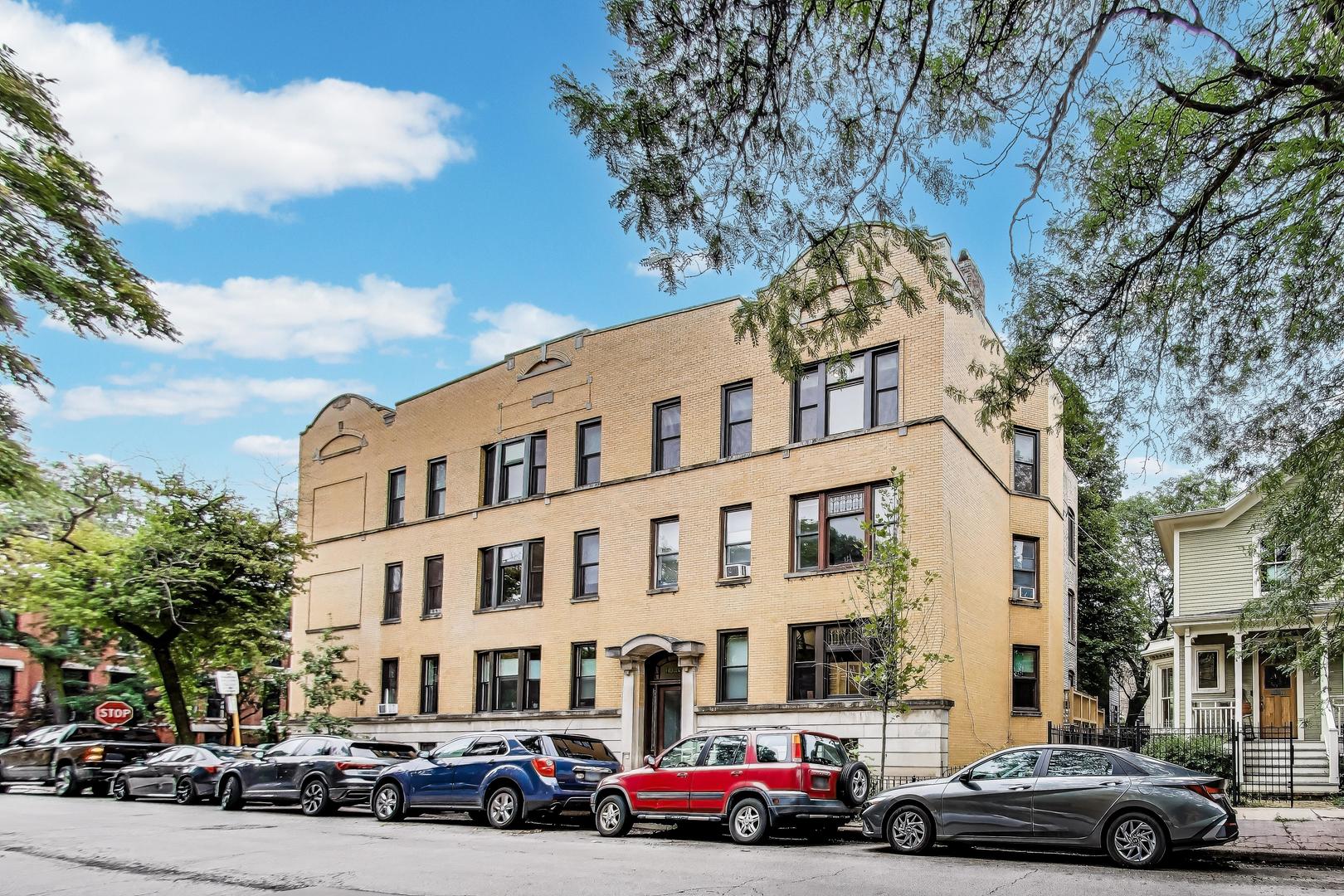 2351 N Geneva Terrace Unit: 3