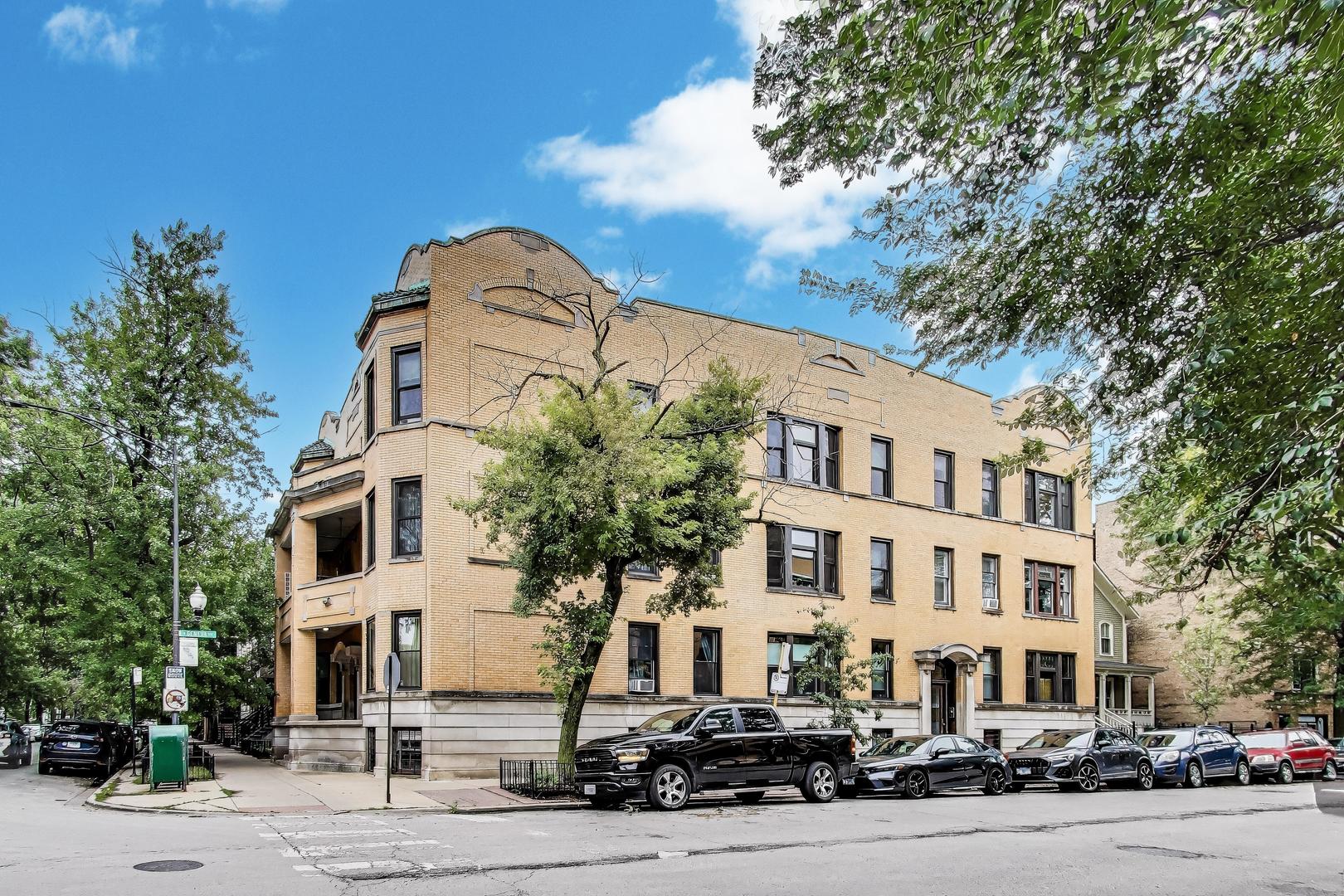 2351 N Geneva Terrace Unit: 3