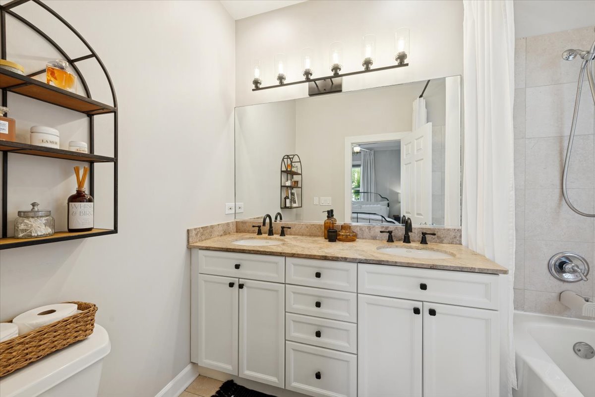 3448 N ASHLAND Avenue Unit: 2S