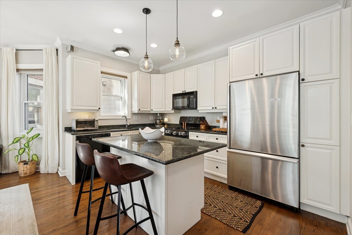 3448 N ASHLAND Avenue Unit: 2S